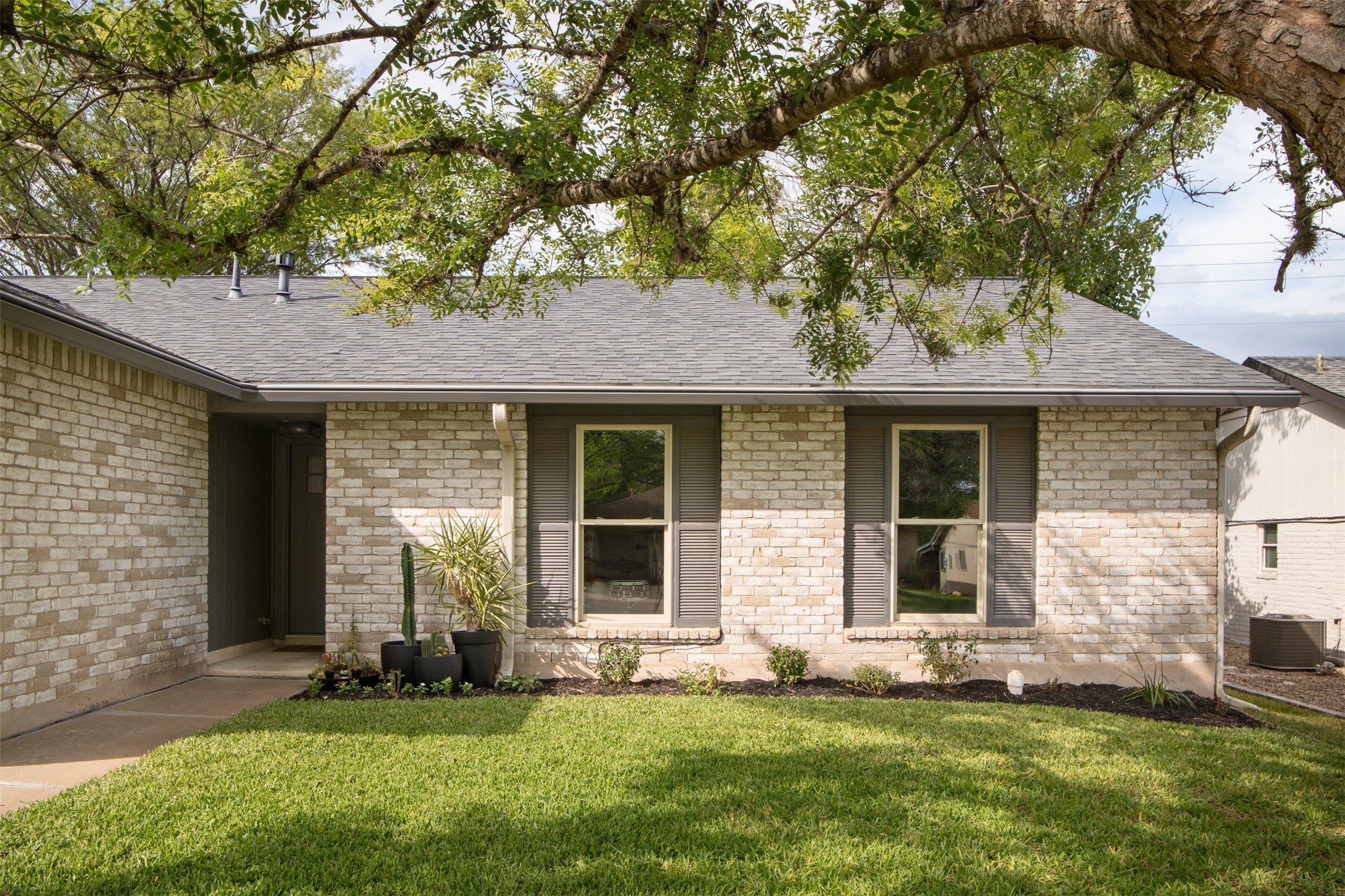 304 Skyloop Dr — photo
