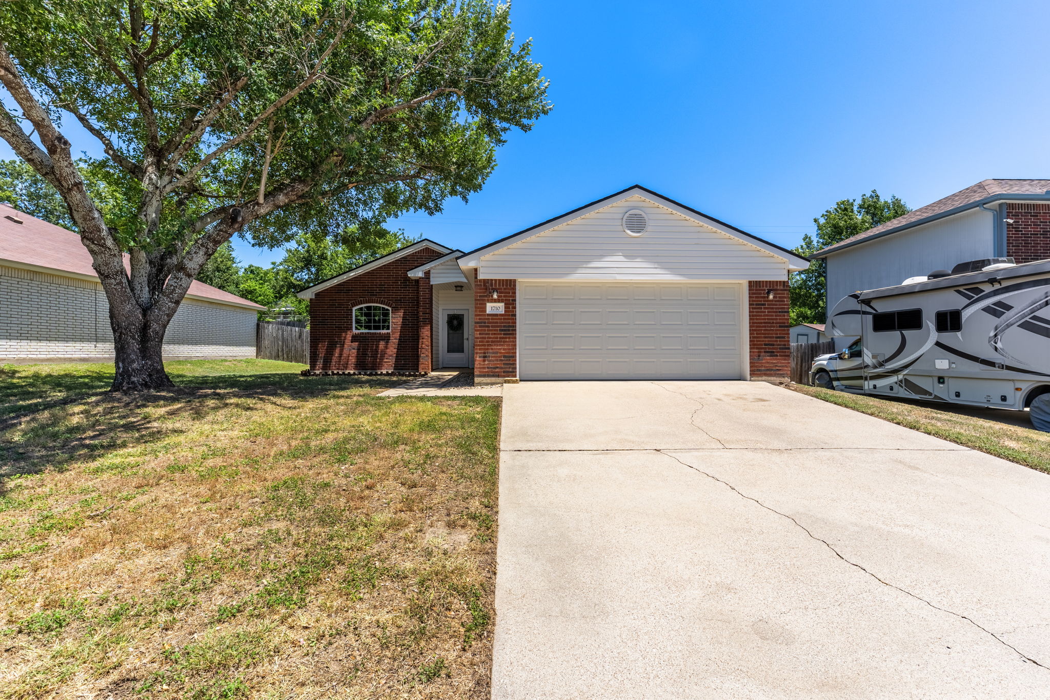 1710 Mattie Dr — photo