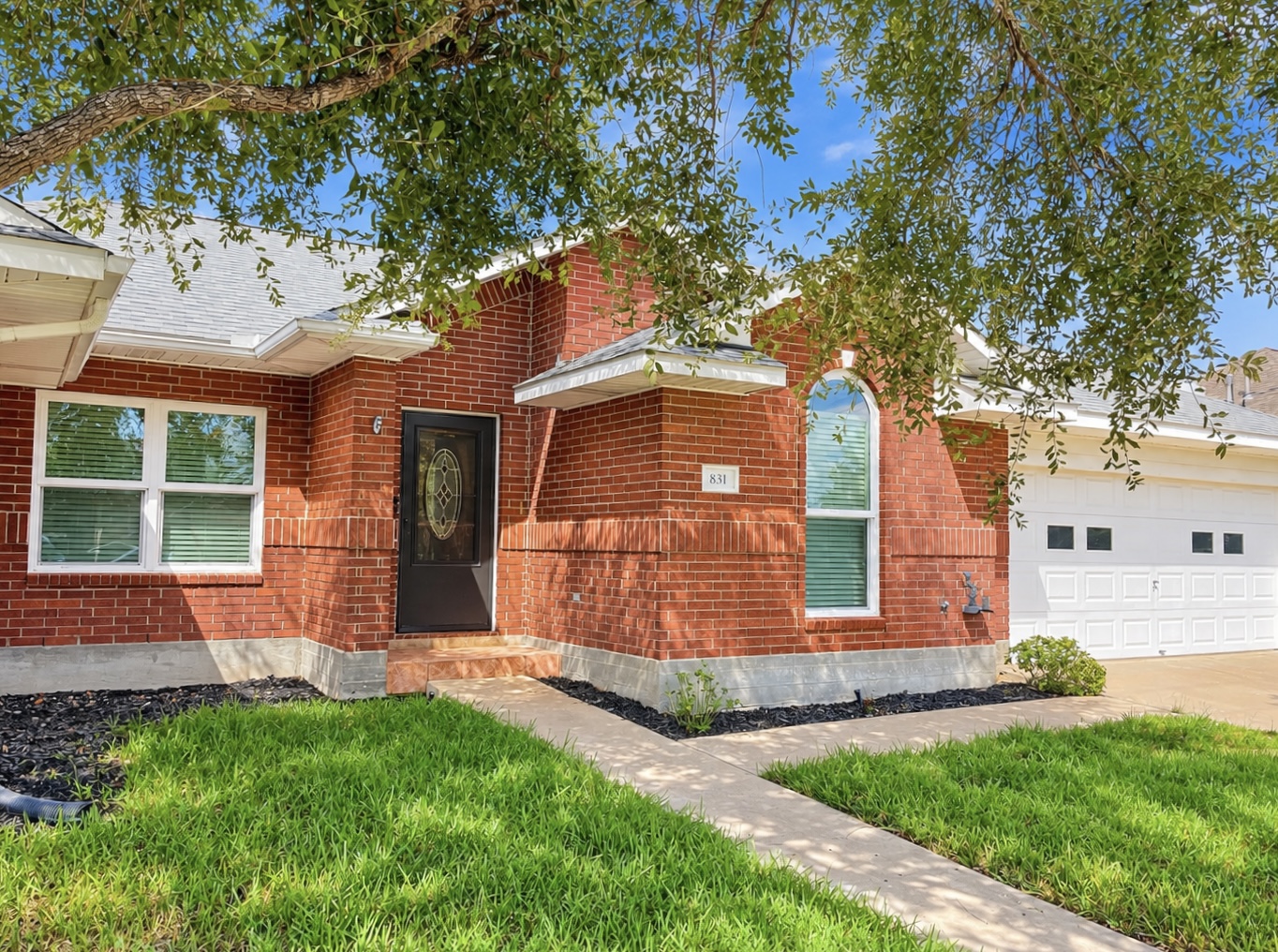 831 Whispering Oaks Drive — photo