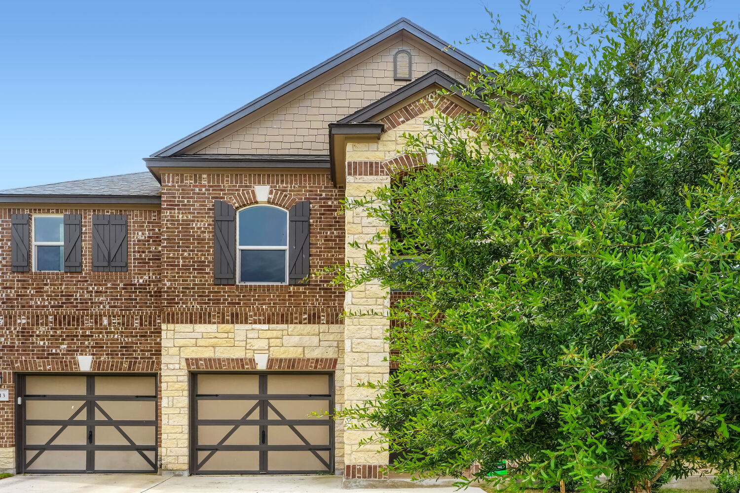 1513 Foxglove Dr — photo