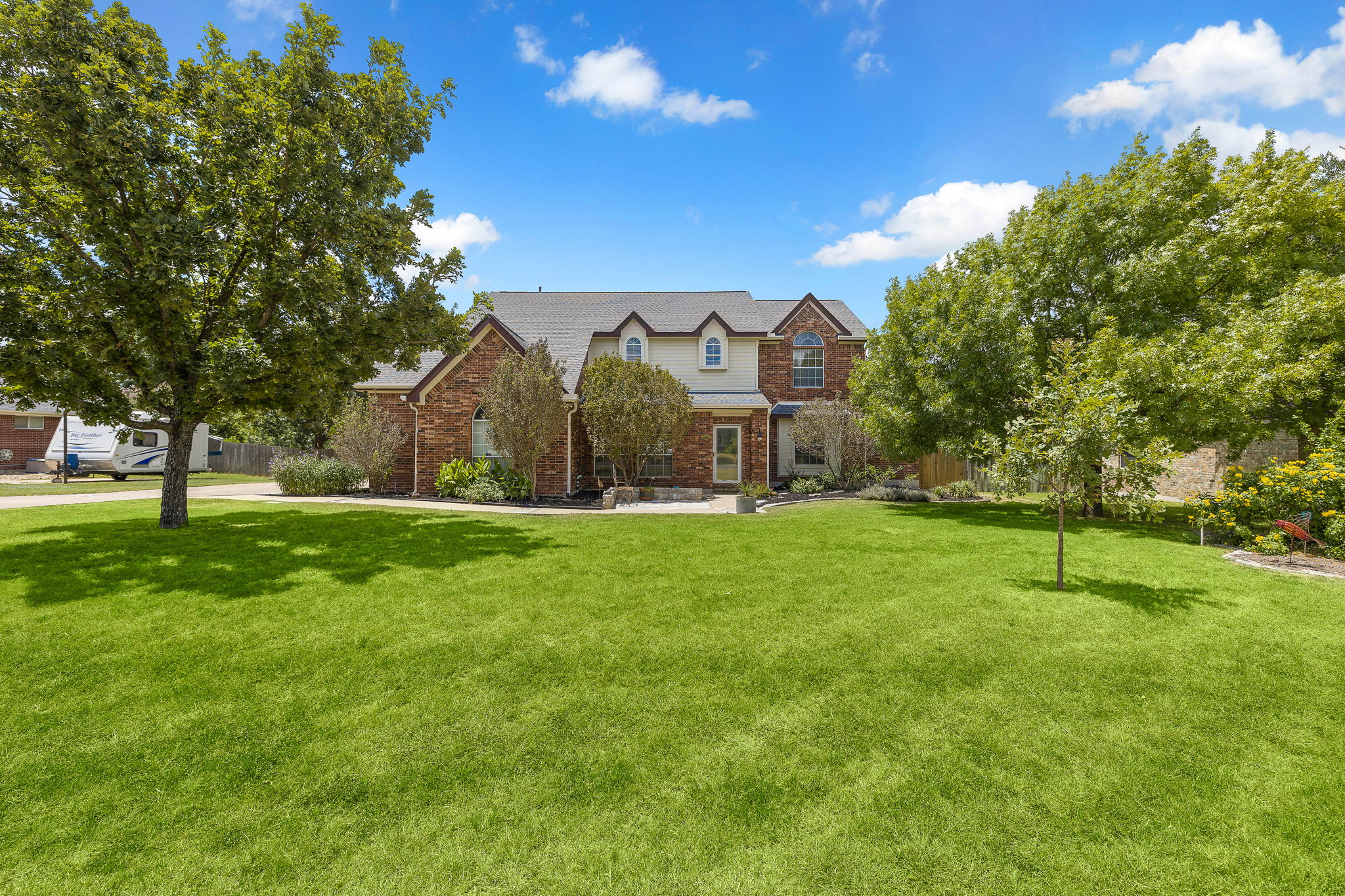 1216 Meadowild Dr — photo