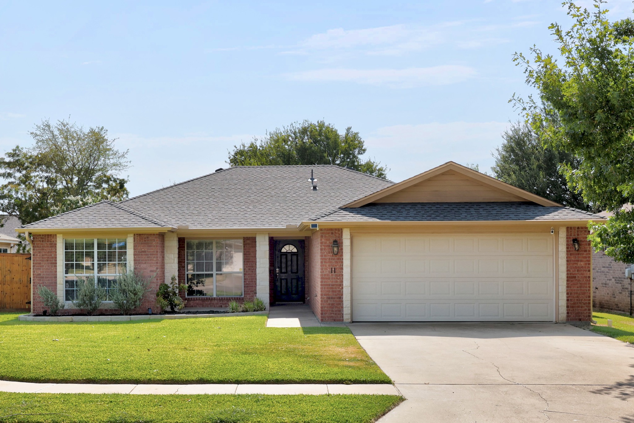 11 Burnham Dr — photo