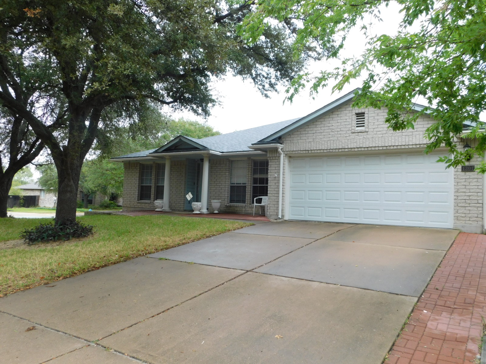 1301 Leah Ln — photo