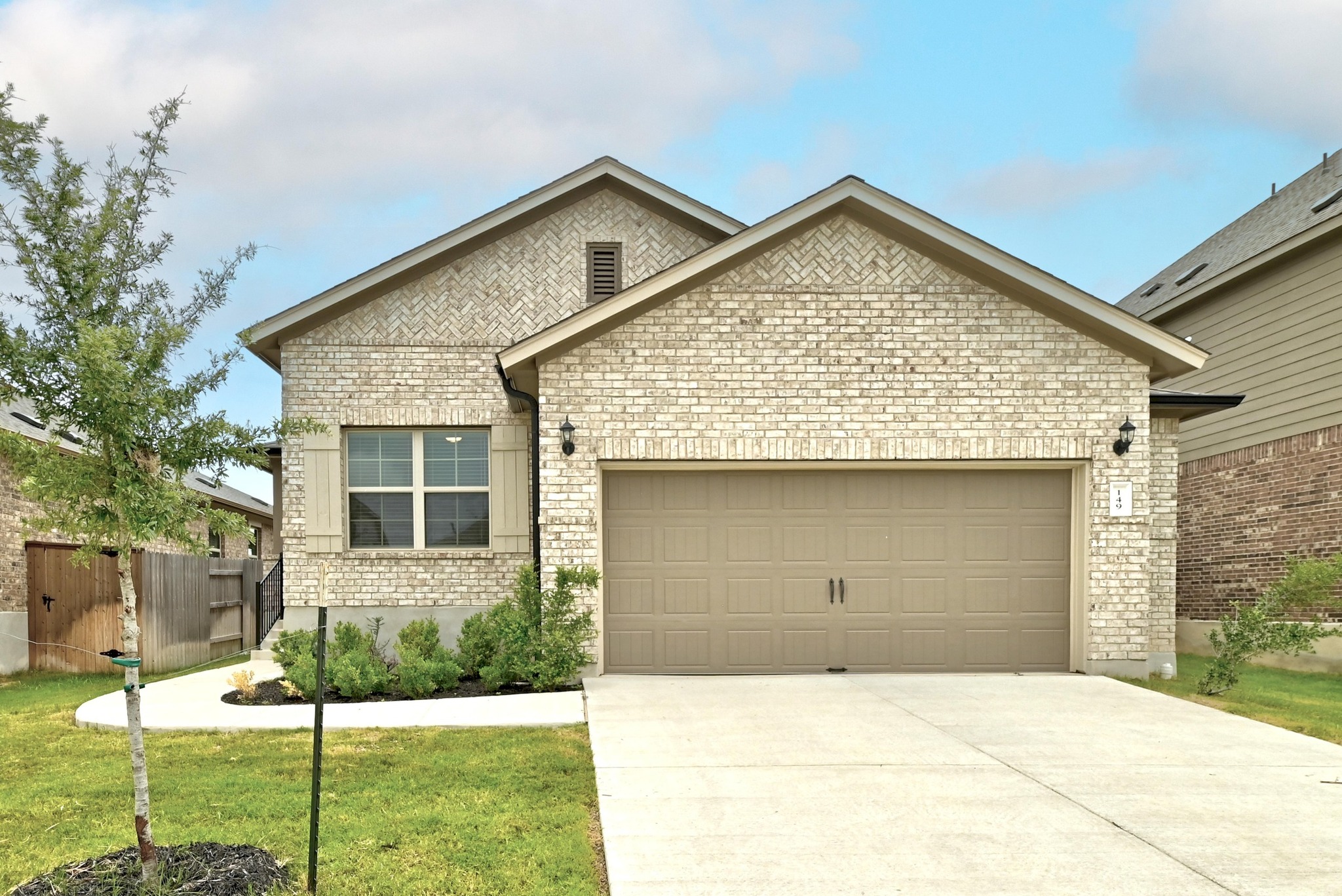 149 Hackberry Ln — photo