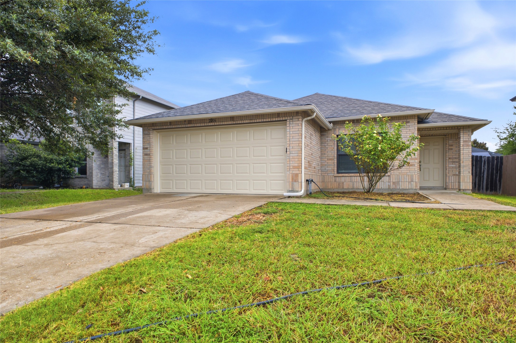 2206 Bluebonnet Dr — photo