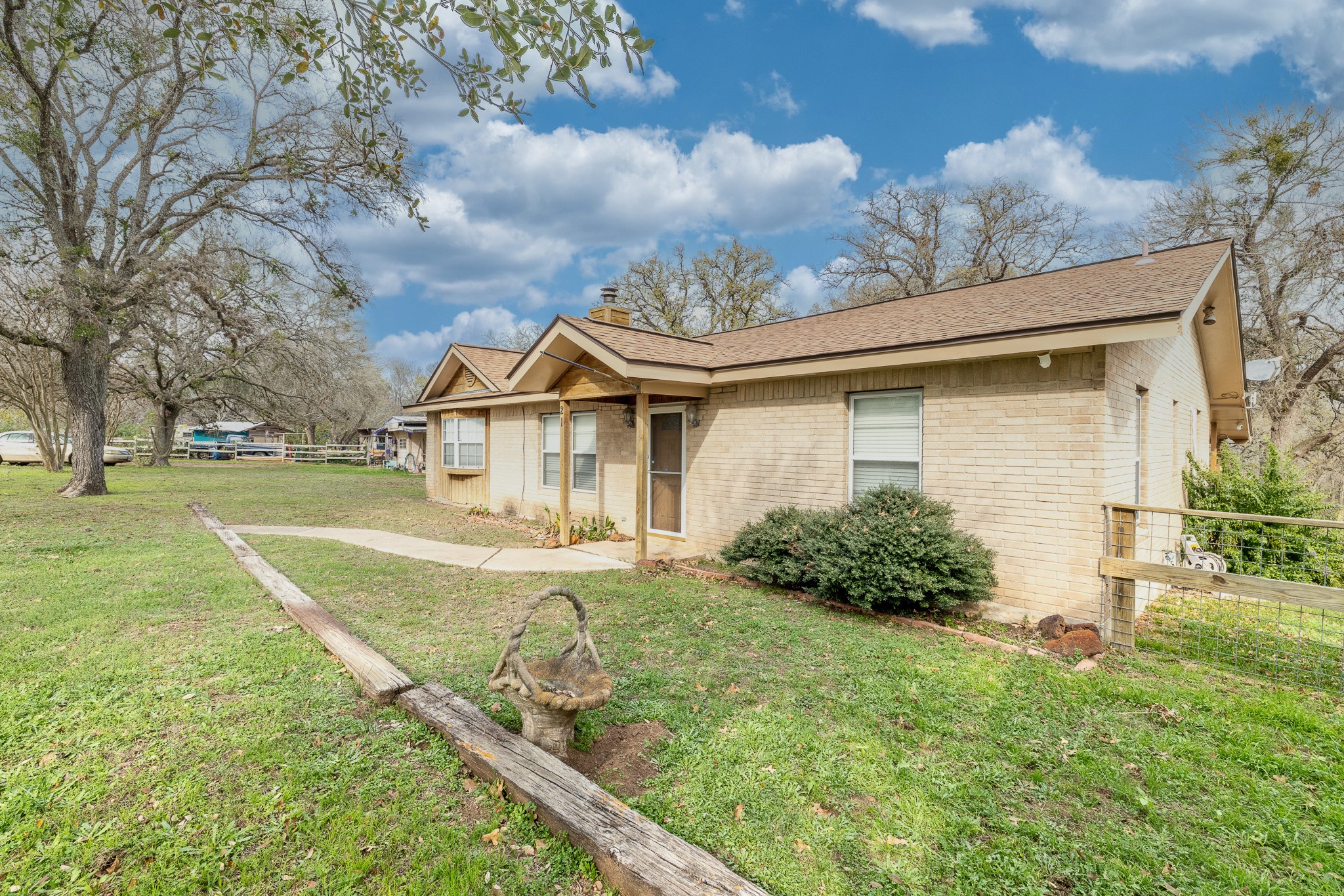 21 N CR 235 — photo