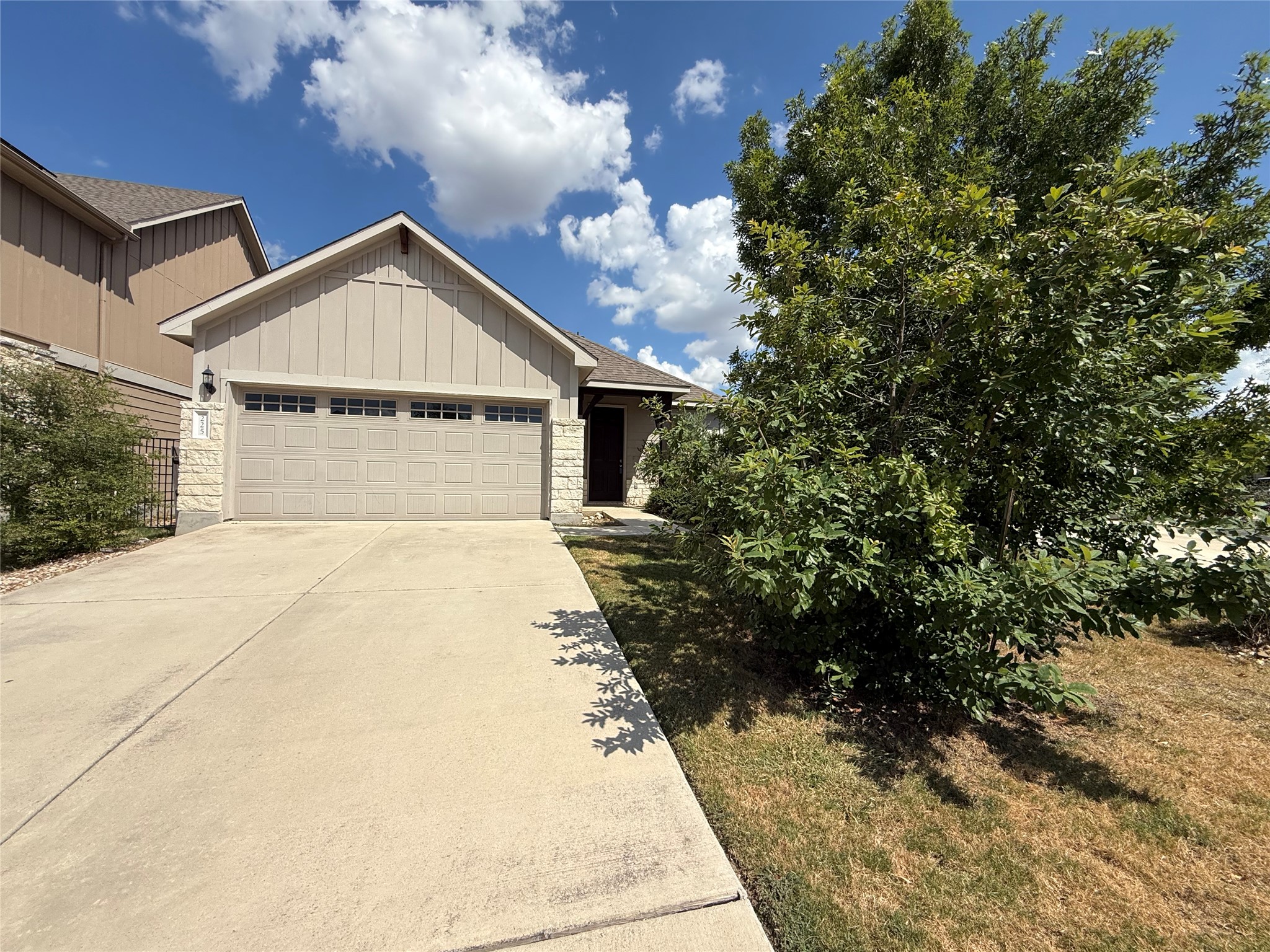 225 Russet Trl — photo