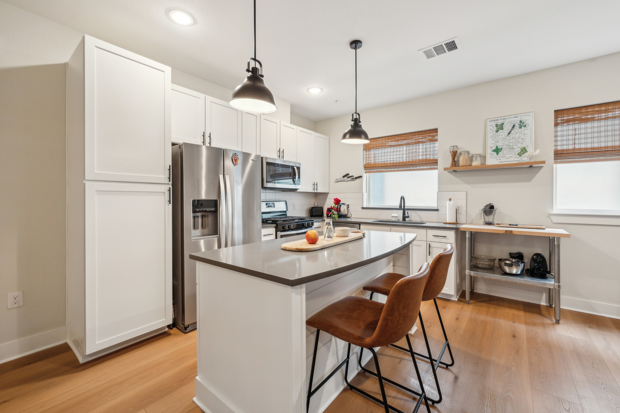 2827 Manor Rd 3104 — photo