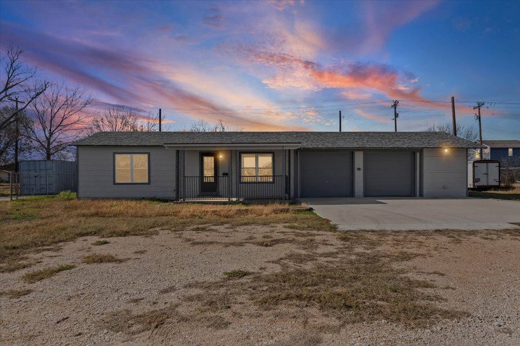 301 S Highway 183 — photo
