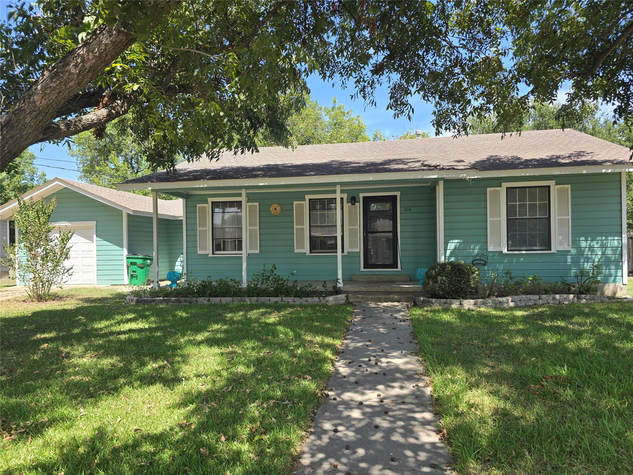 Home in Thorndale, TX 76577 — photo 2