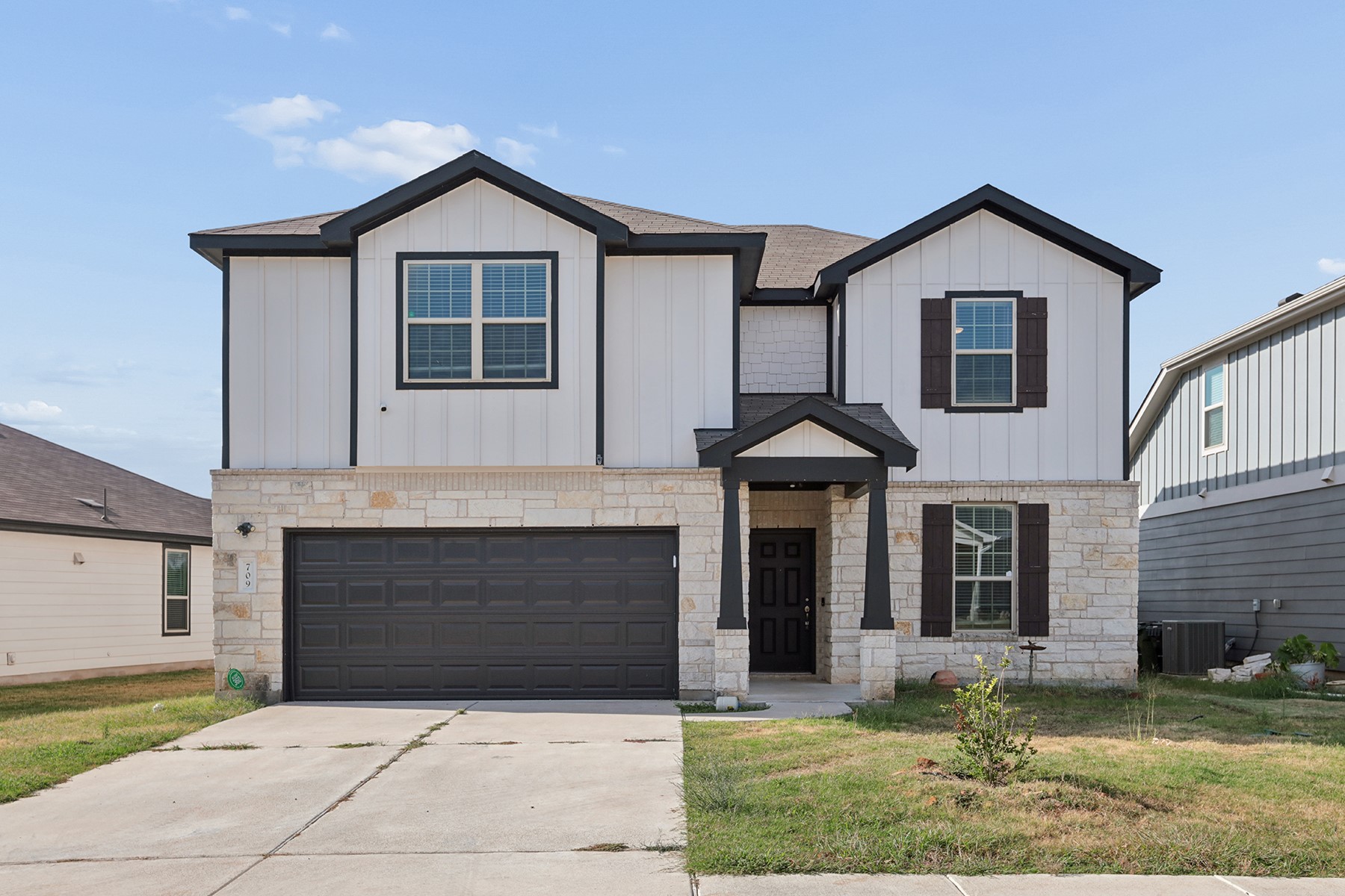 709 Hummingbird Ln — photo