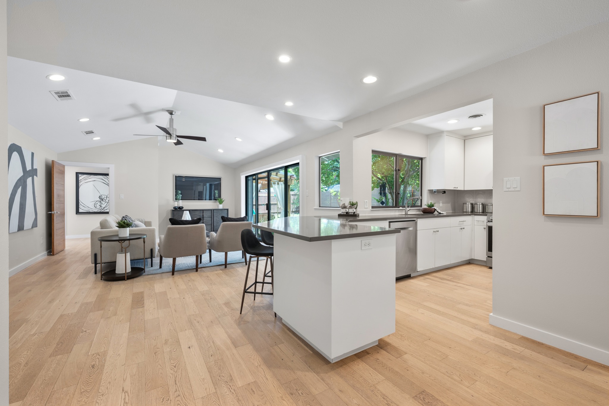 2611 East Side Dr — photo