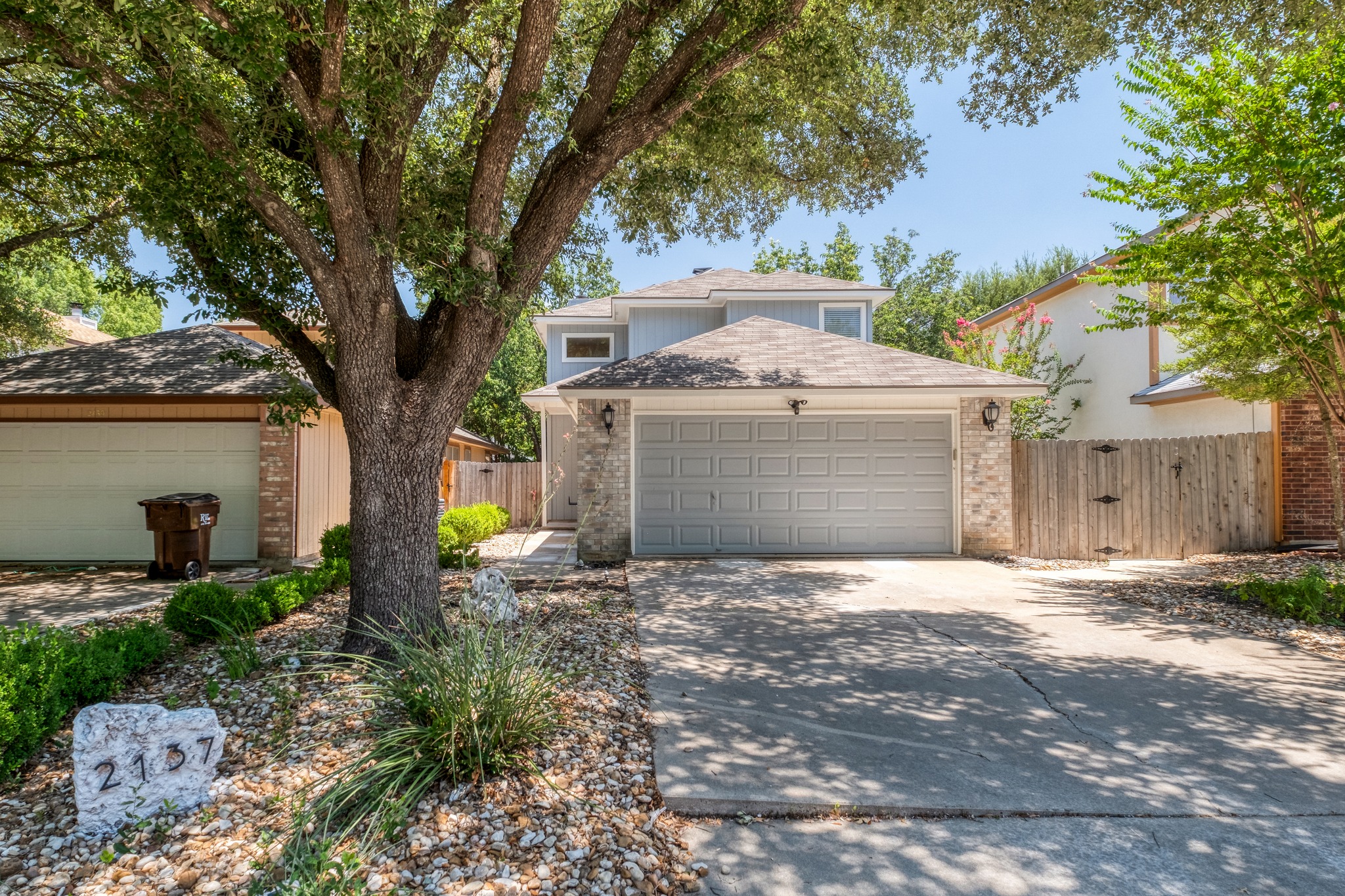 2137 Redwing Way — photo