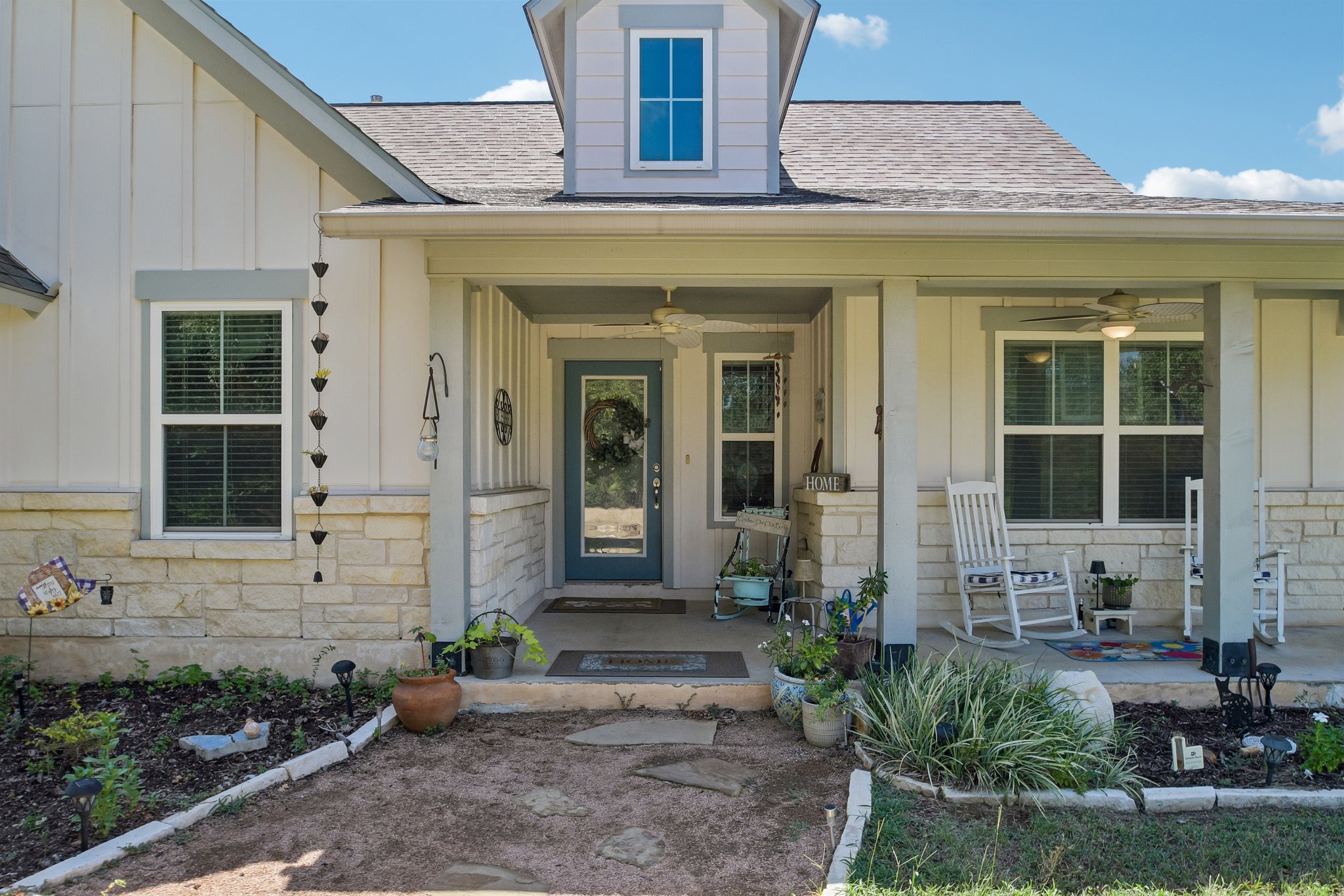 596 Pleasant Grove Loop, Elgin, TX 78621 — photo 2