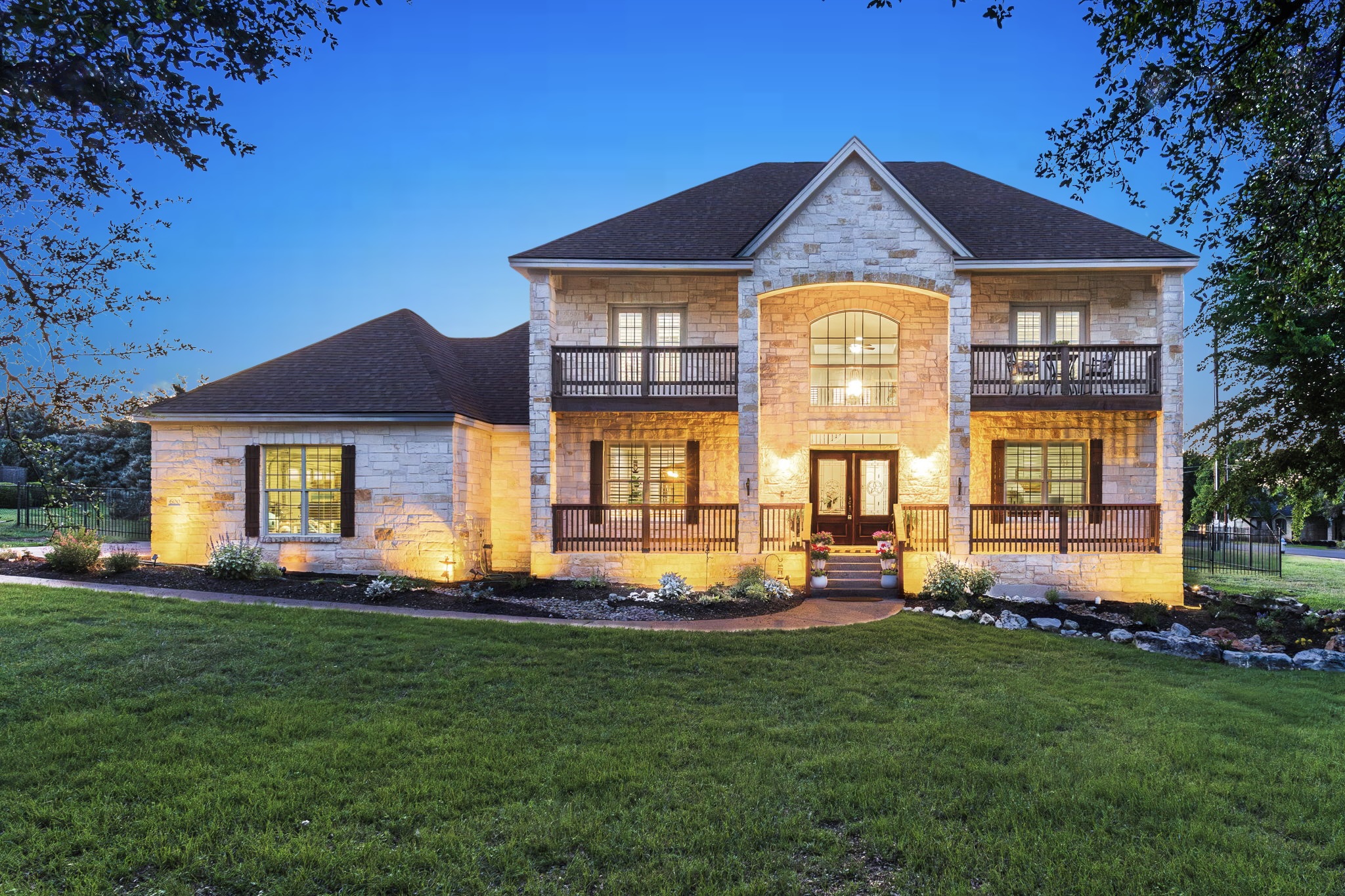 600 Lake Side CV — photo
