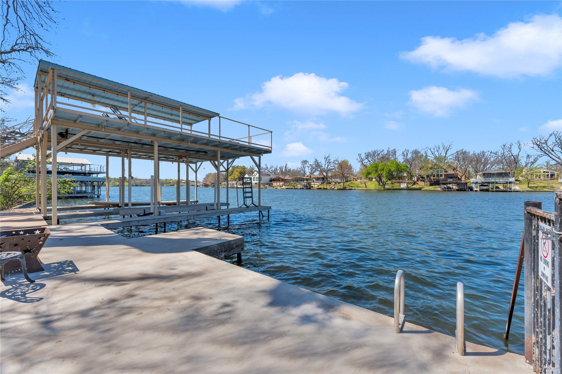 1108 S Lakeside Dr — photo