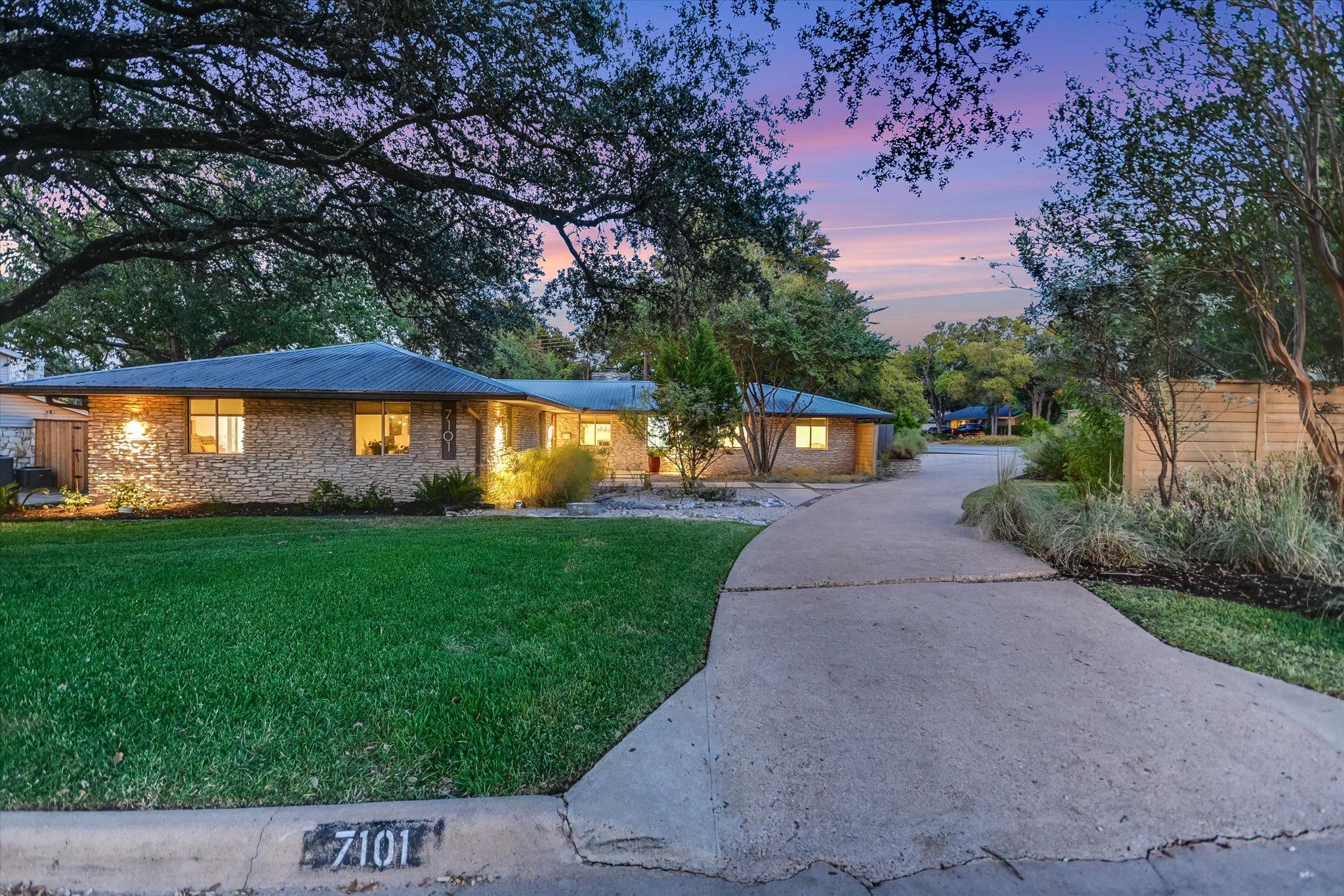 7101 Sungate Dr — photo