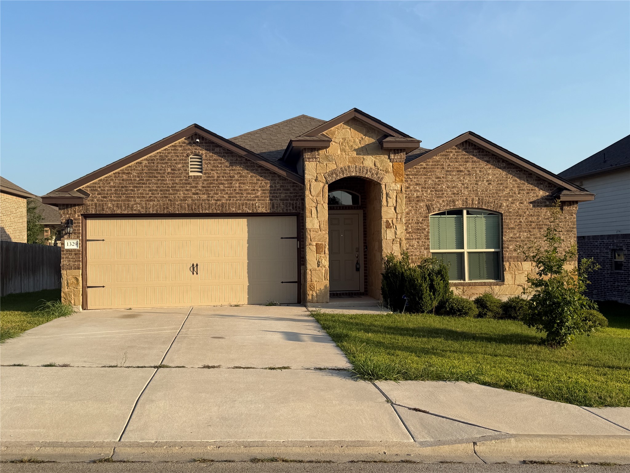 1329 Spicewood Dr — photo