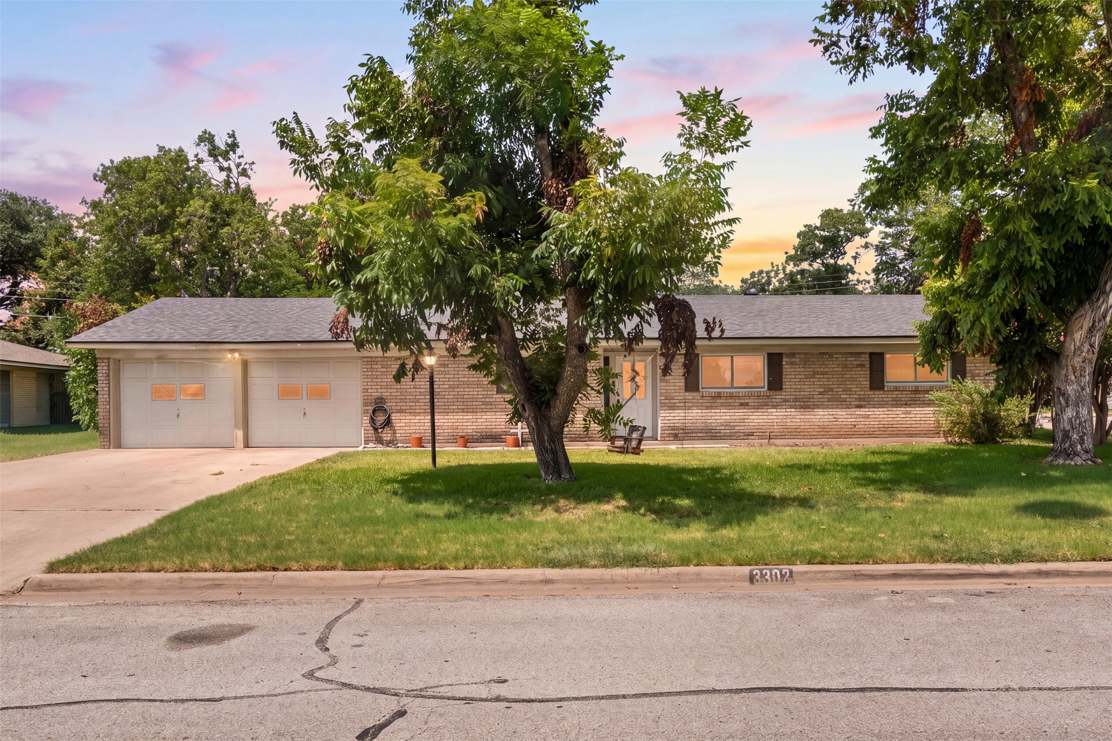 3302 Chisholm Trl — photo