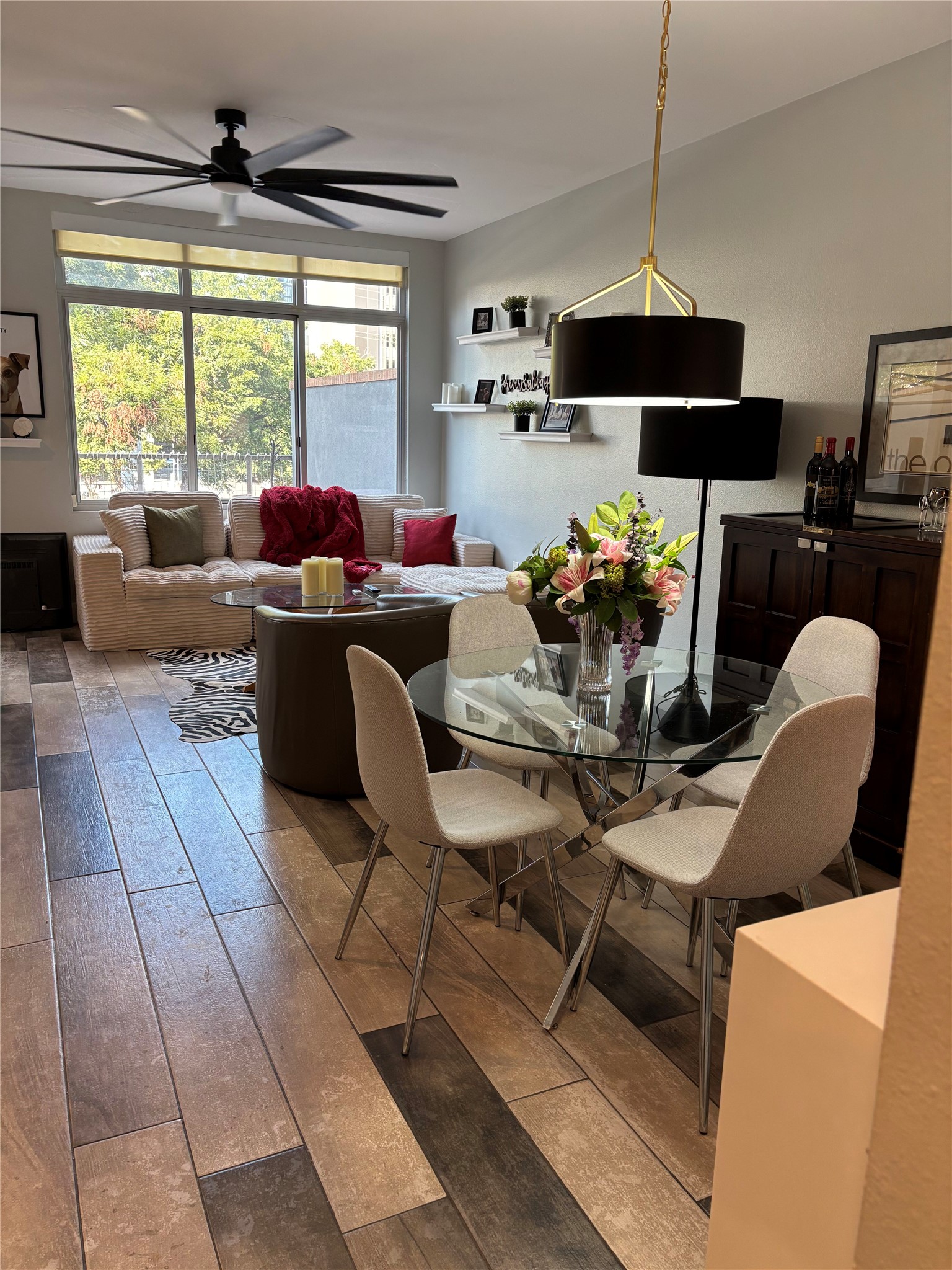 Home in Austin, TX 78701 — photo 3