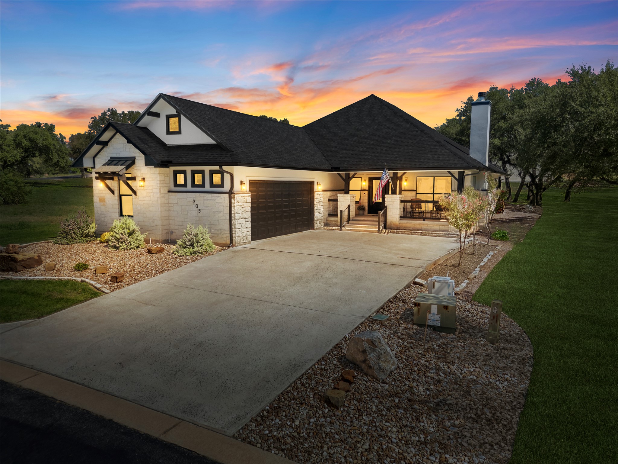 205 River Park Dr — photo
