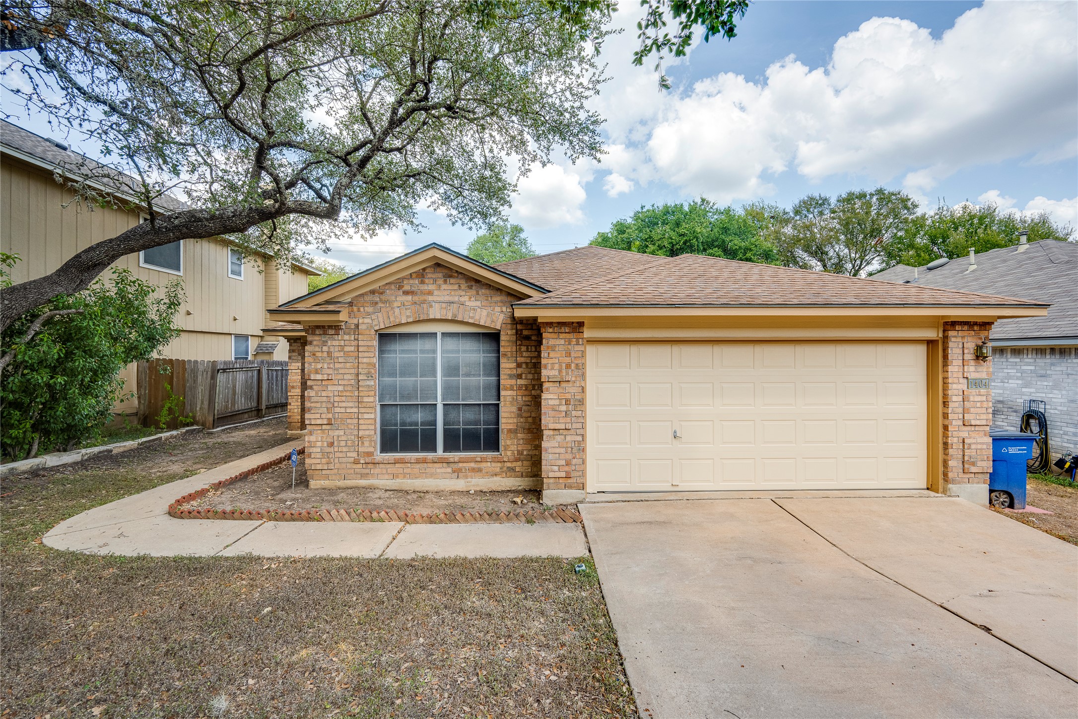 1404 Wheatfall Ln — photo