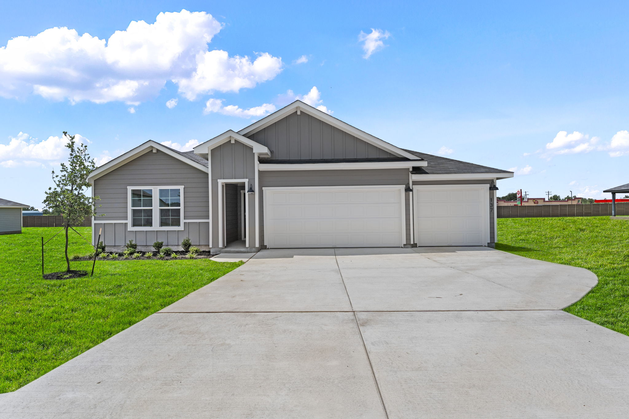 137 Union Pacific Dr — photo