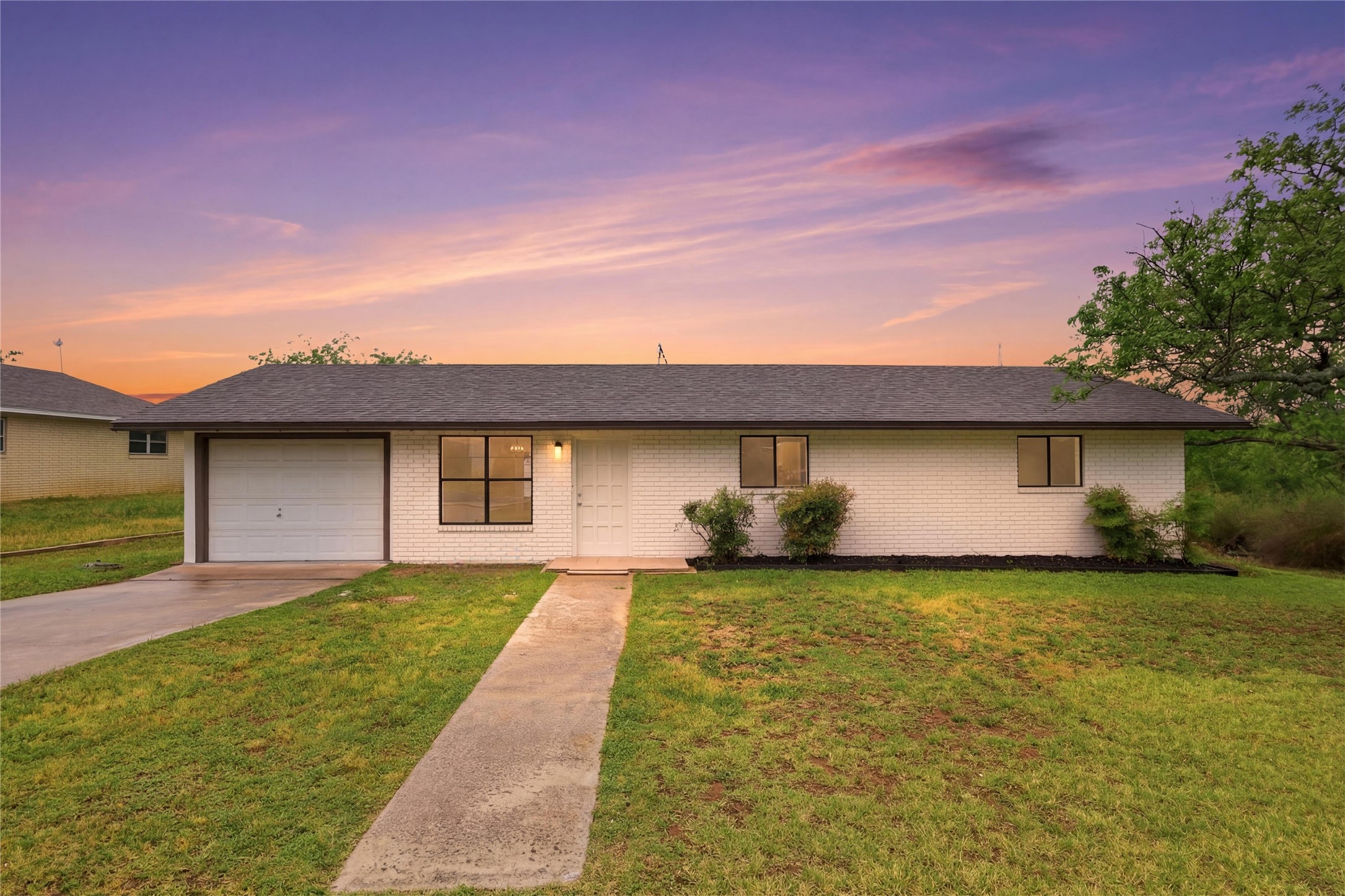 1841 Twin Oaks — photo