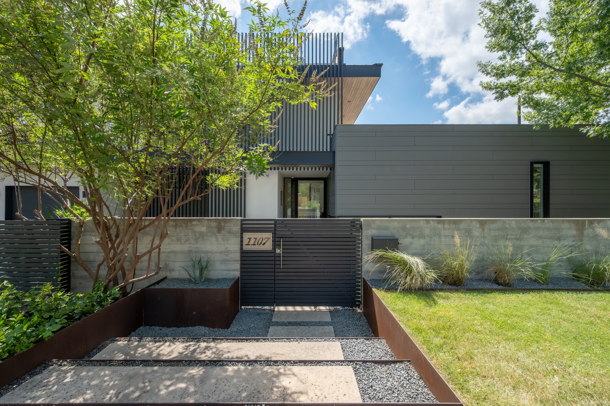 1107 Folts Ave — photo