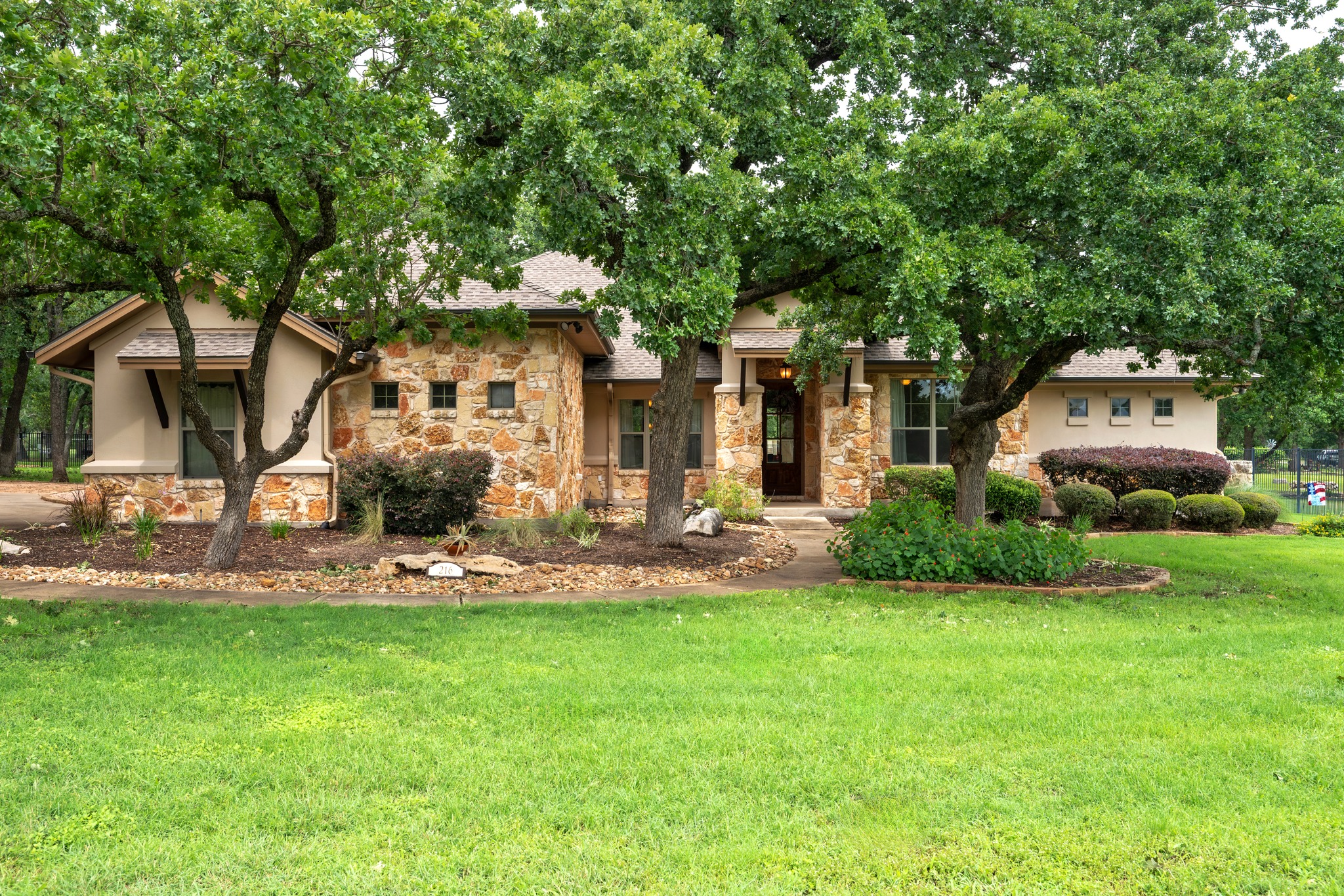 216 Independence Dr — photo