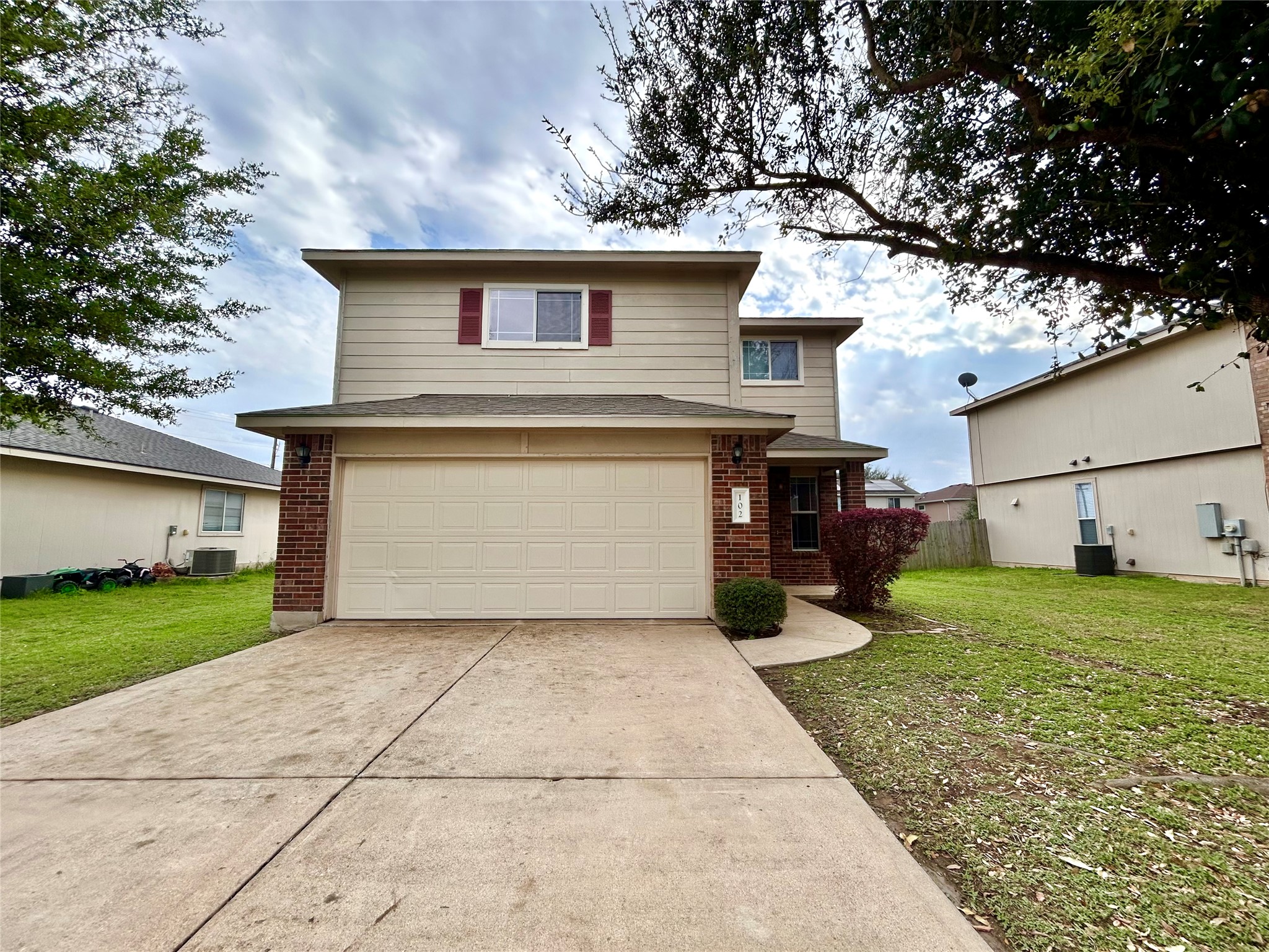 102 Adame Ln — photo