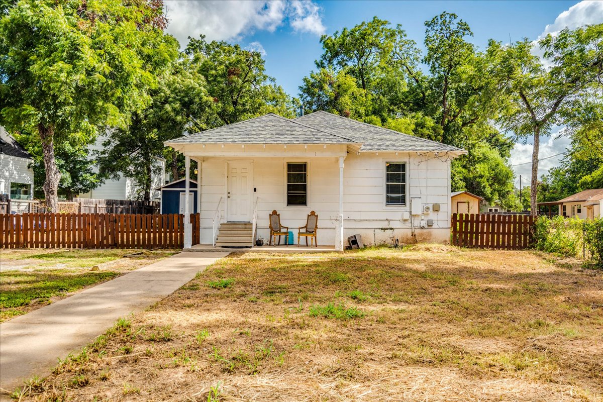 3512 Gonzales St — photo