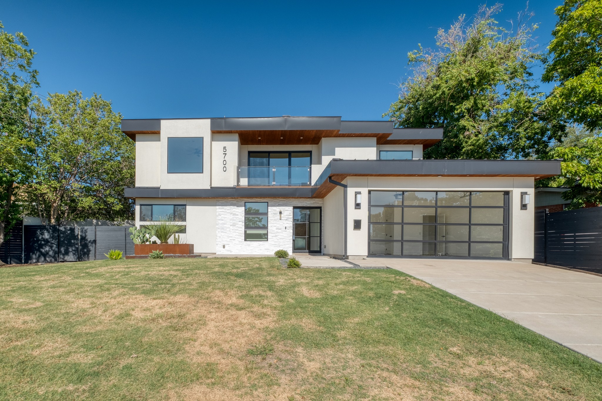 5700 Louise Ln — photo