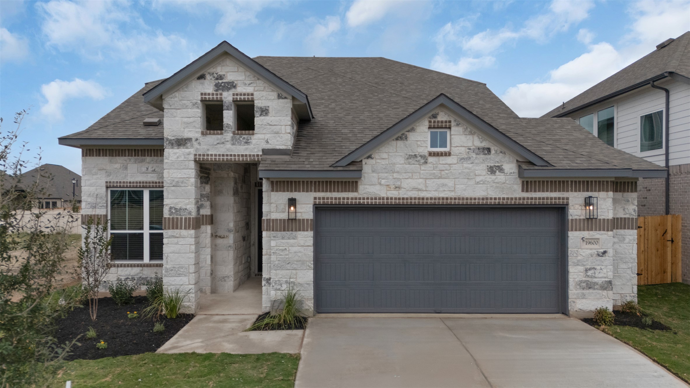 1032 Stonehill Dr — photo