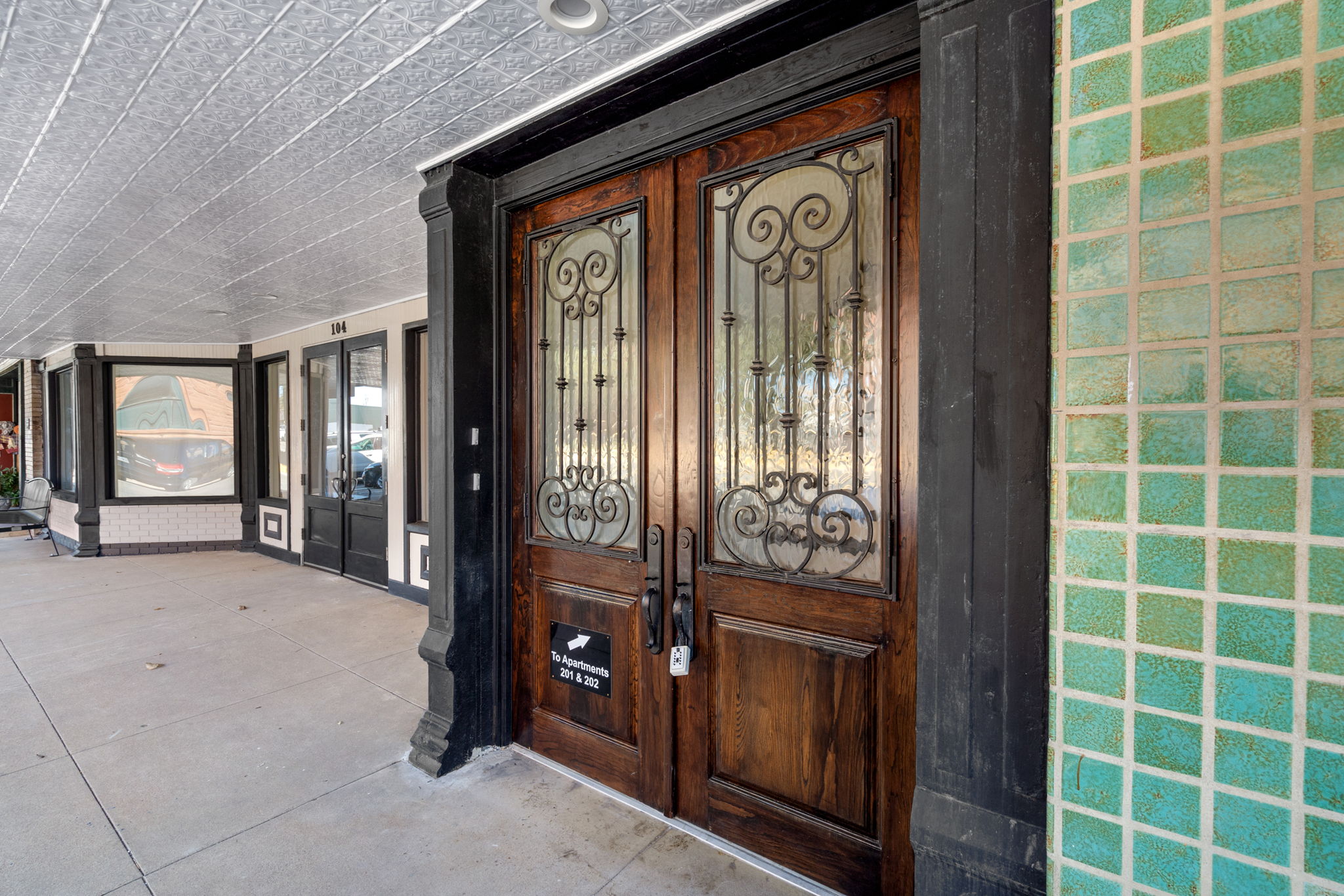 104 E 2nd St 201 — photo