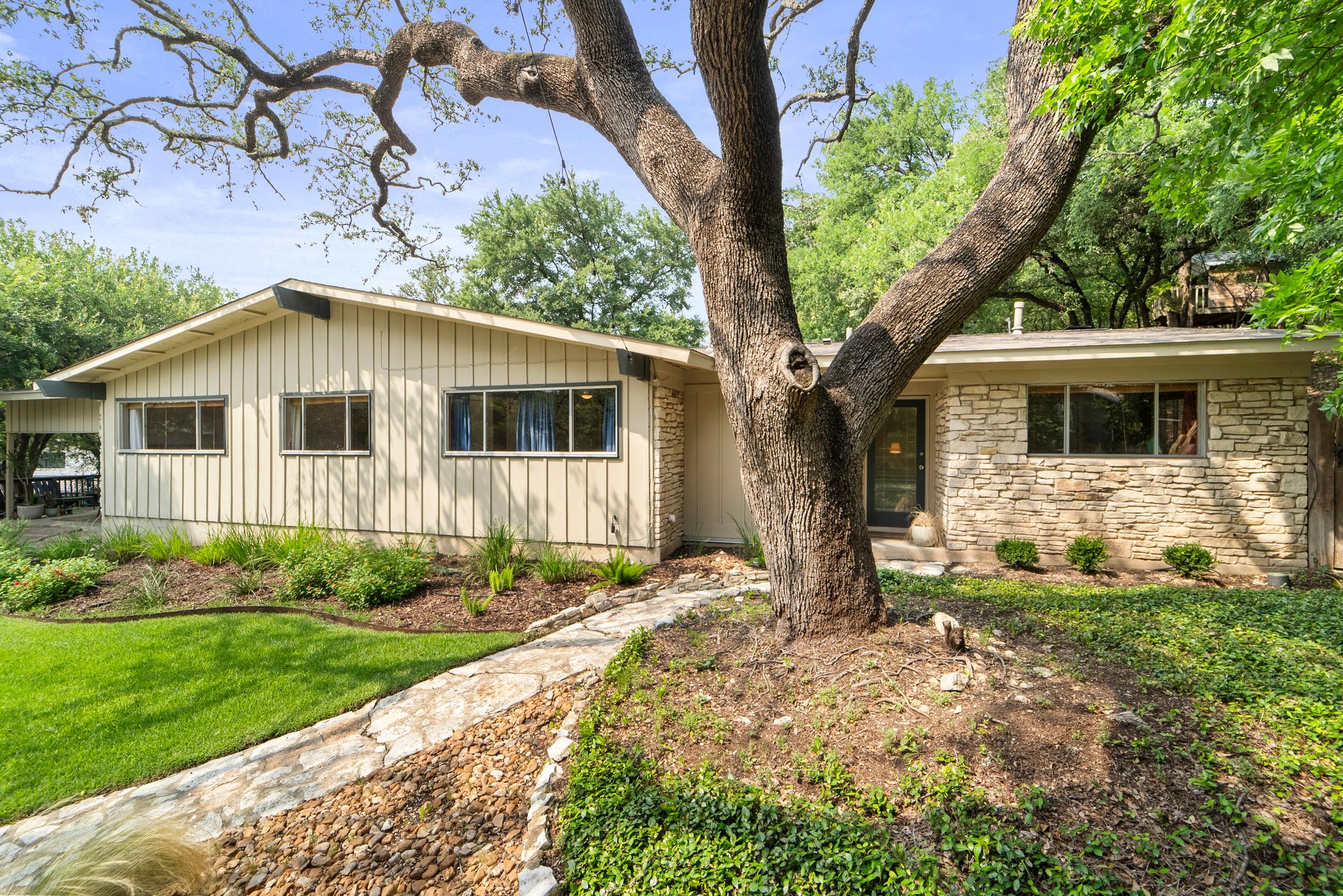 2402 Rockingham Circle, Austin, TX 78704 — photo 2