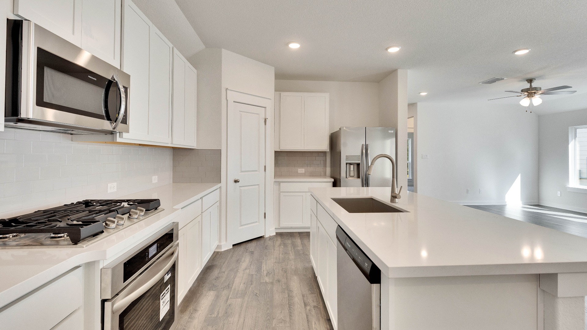 512 Bloomington Loop, Hutto, TX 78634 — photo 2