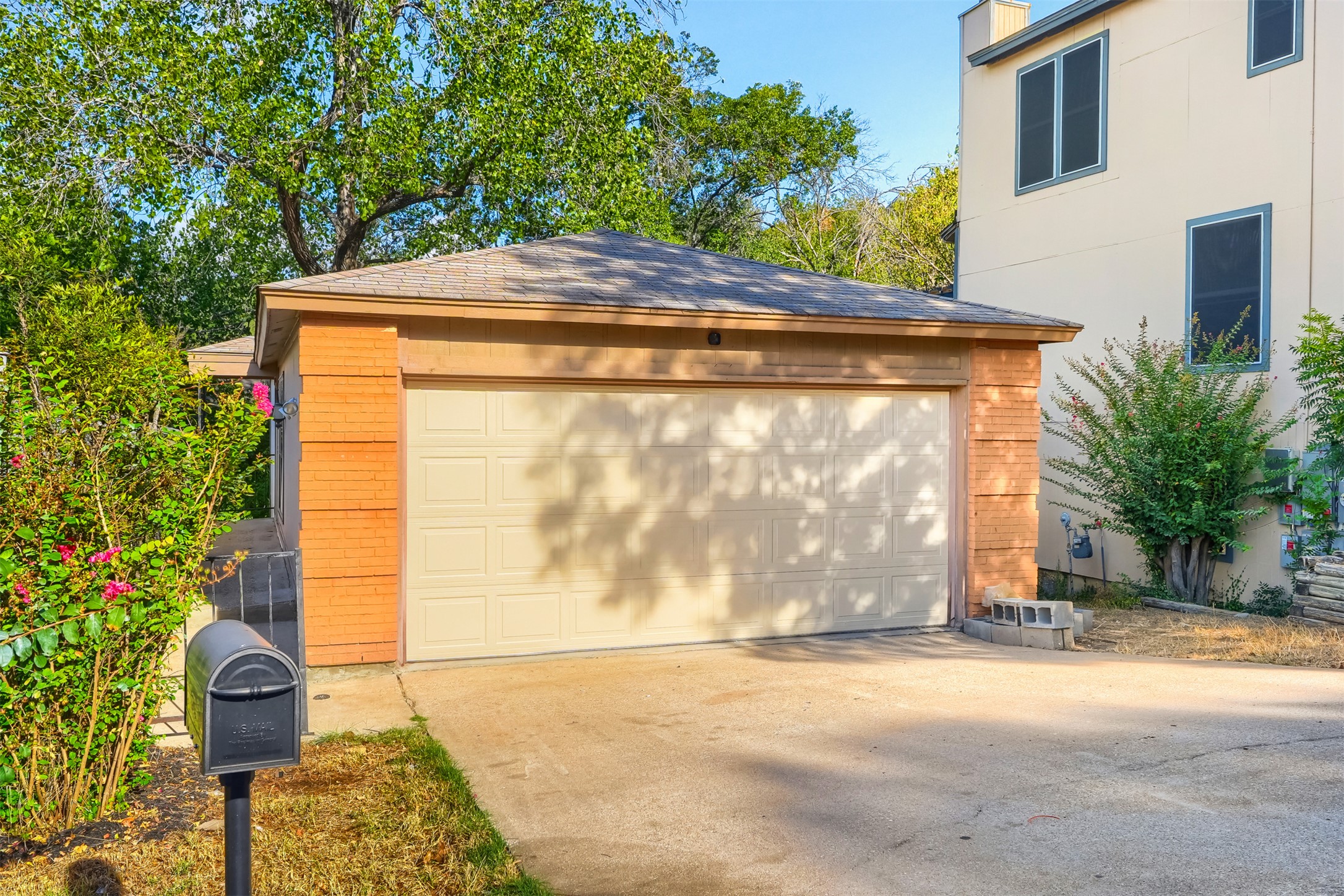 Home in Austin, TX 78731 — photo 2
