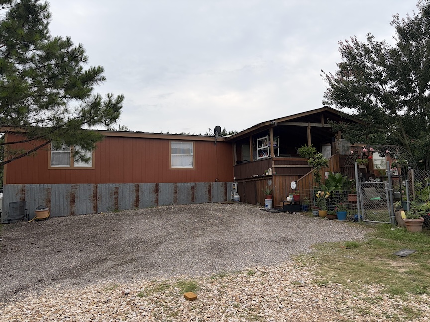 Home in Paige, TX 78659 — photo 2