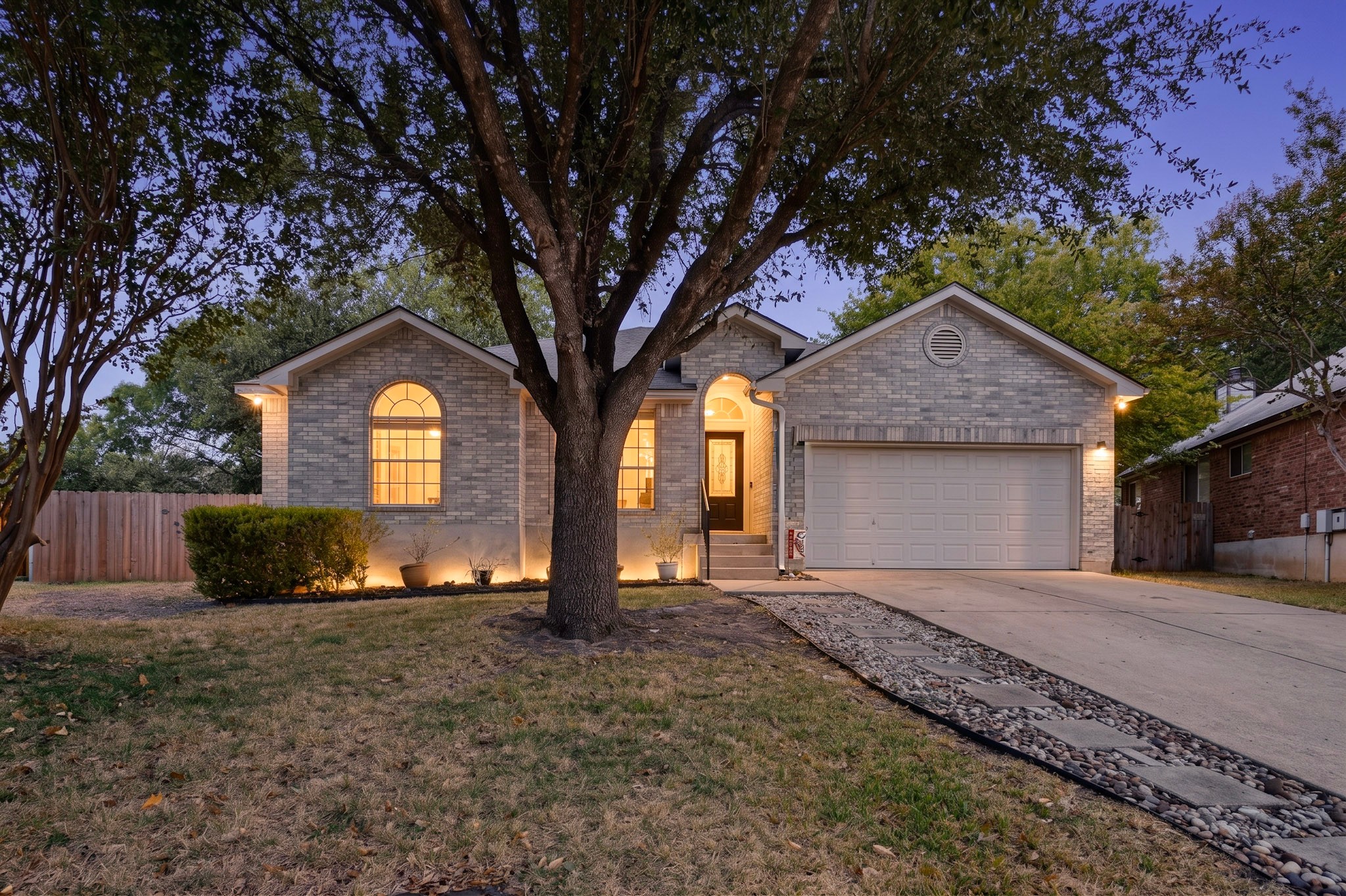 906 Hollow Trail Ct — photo