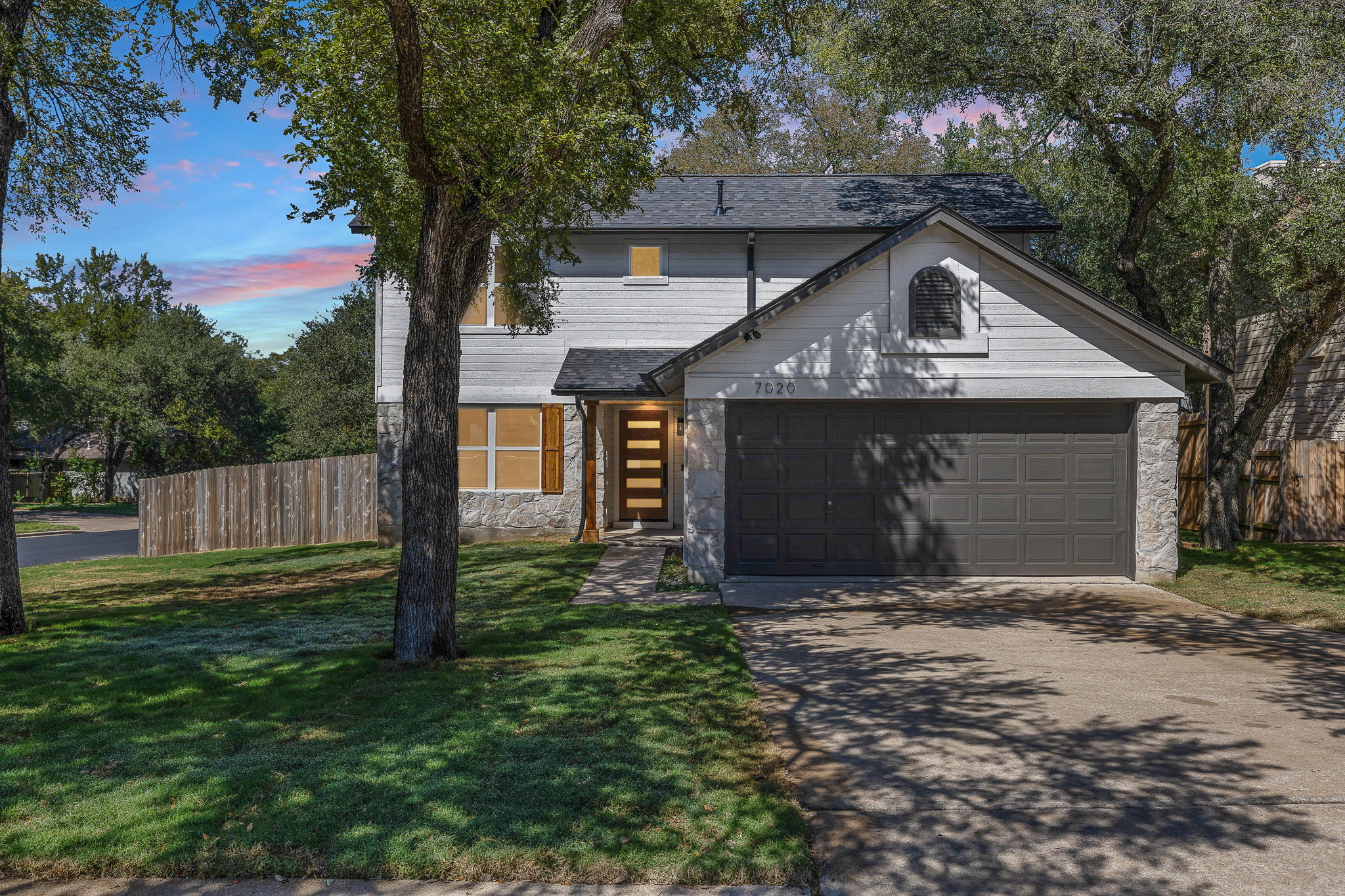 7020 Riverton Dr — photo