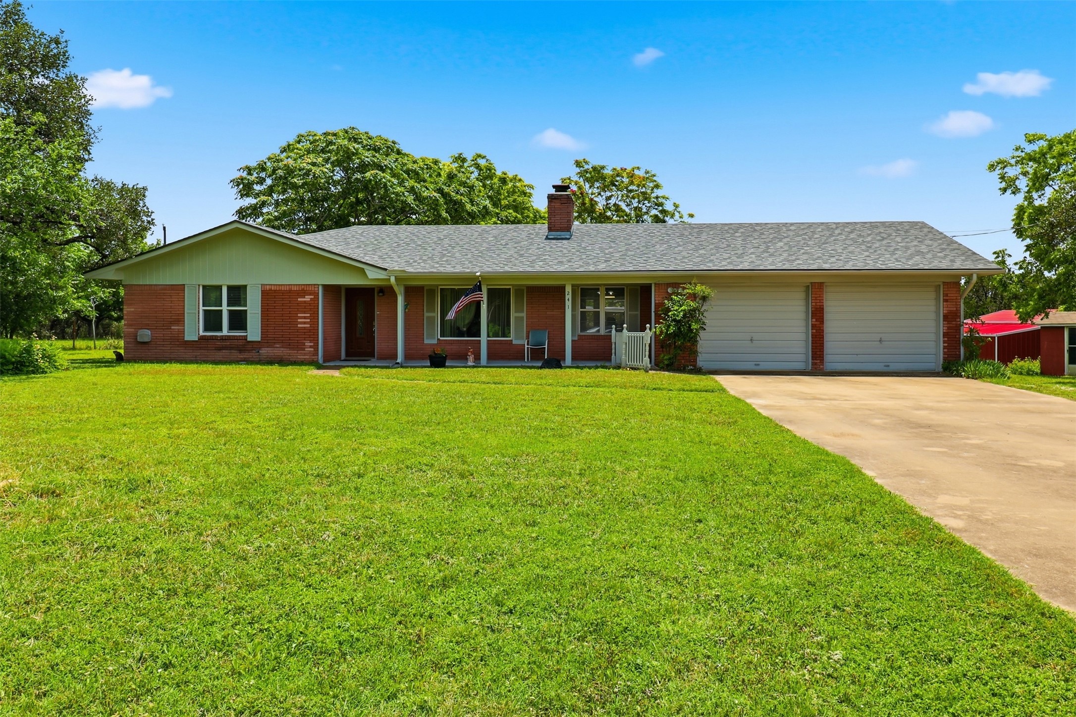 241 Hilltop Dr — photo