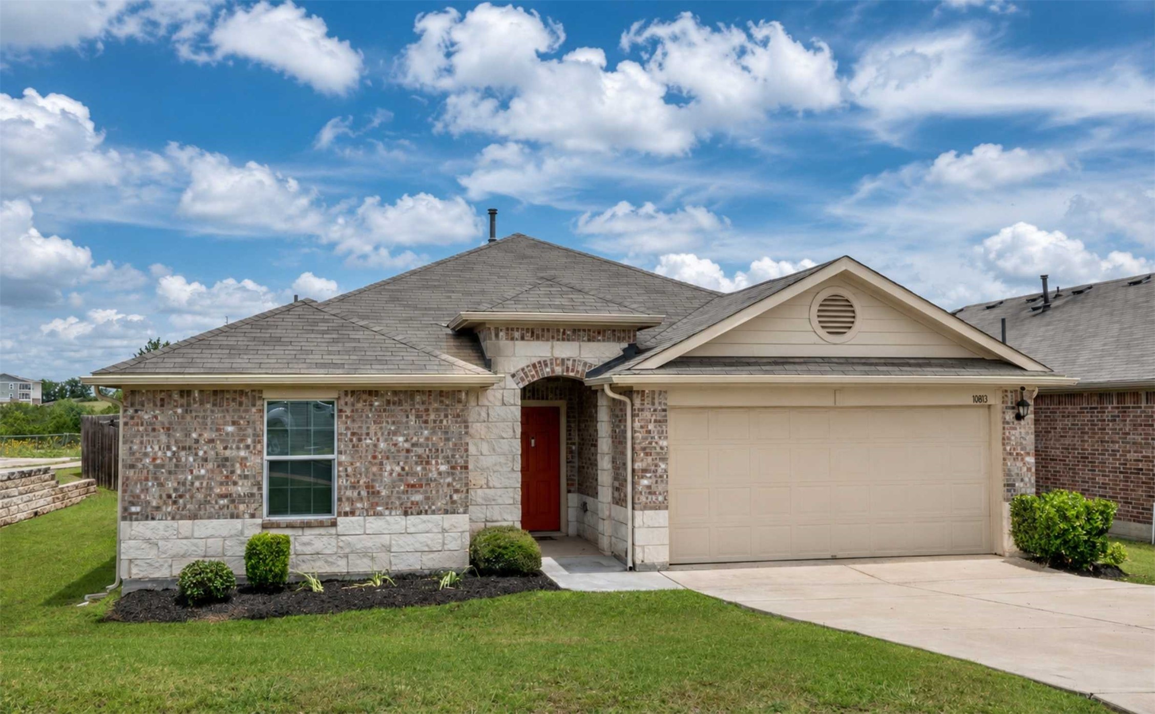 10813 Mule Train Dr — photo