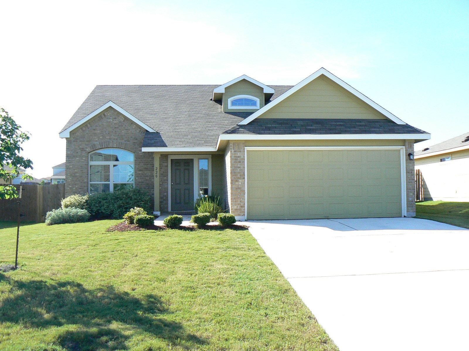 220 Westminster Dr — photo