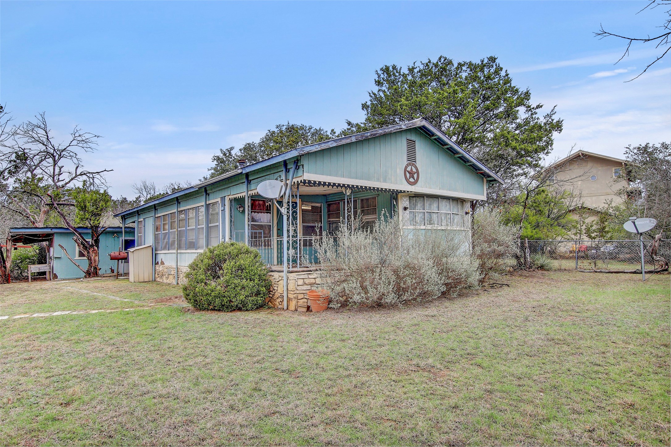 205 Singleton Dr — photo