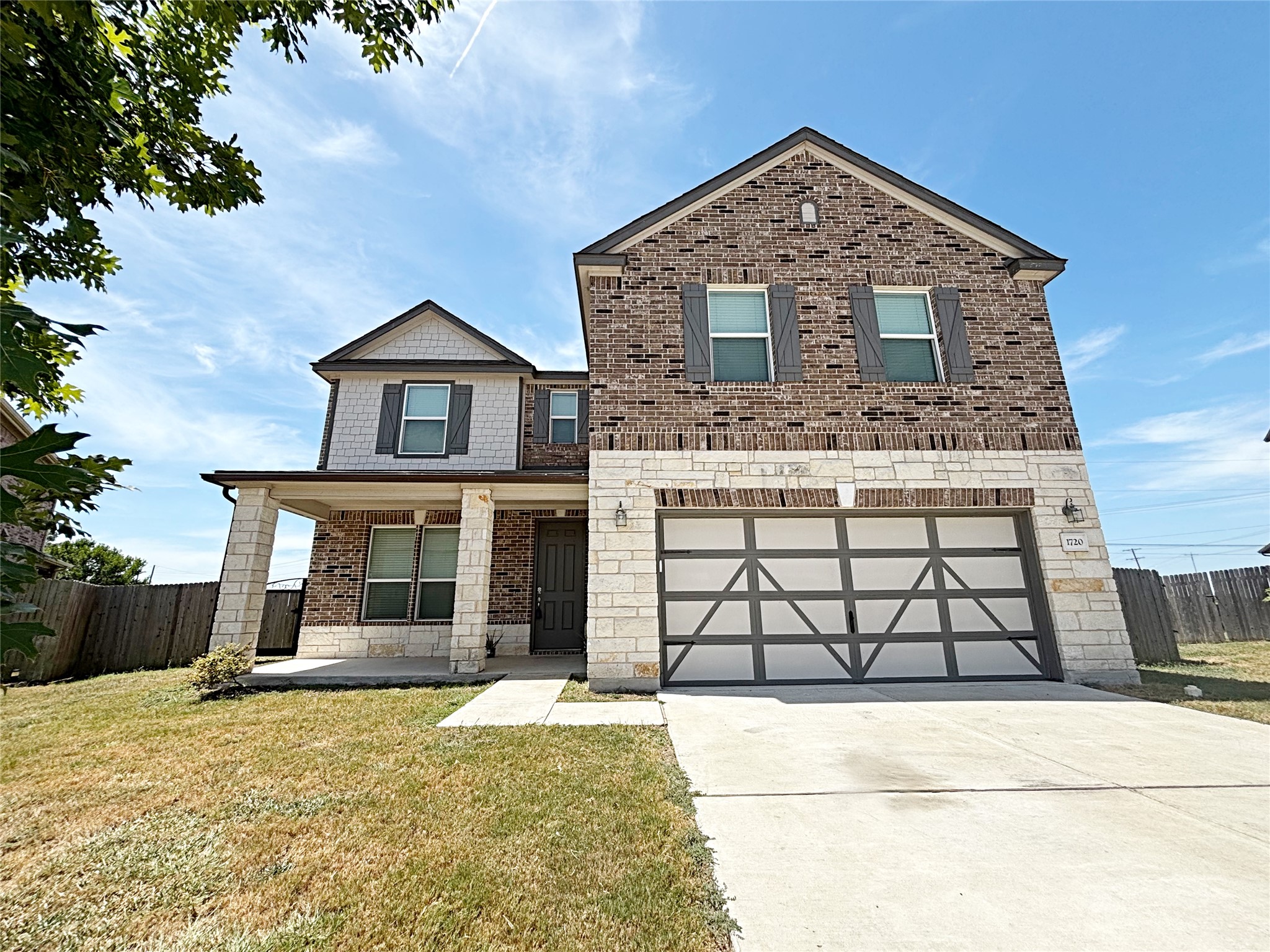 1720 Foxglove Cir — photo