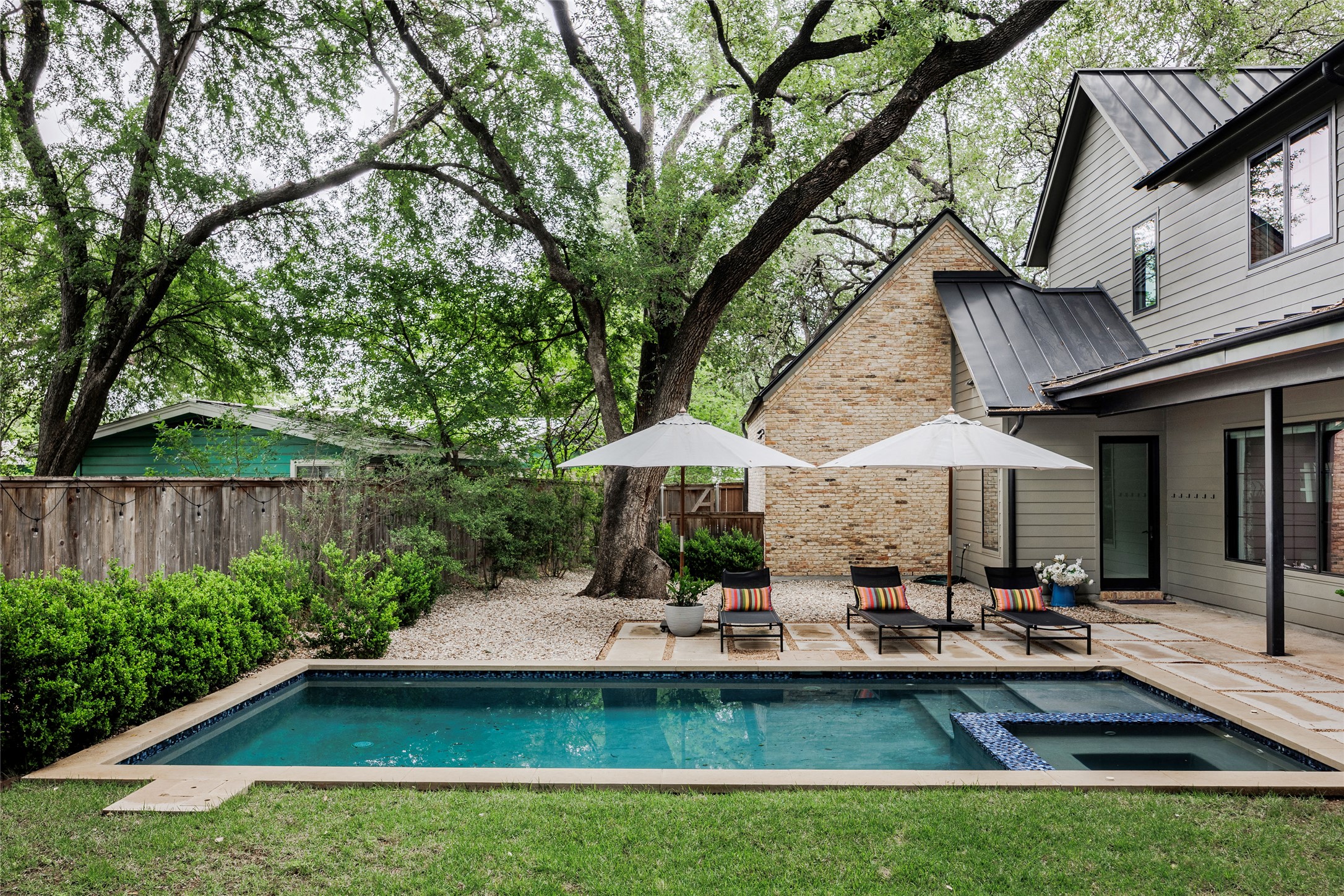 2311 Westoak Dr — photo