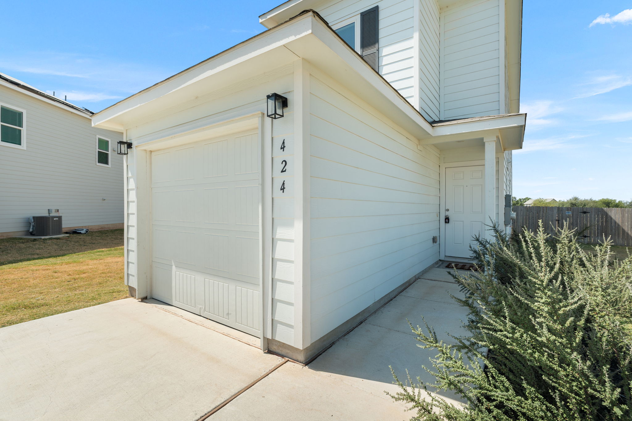 424 Marty Allen Loop, Jarrell, TX 76537 — photo 2