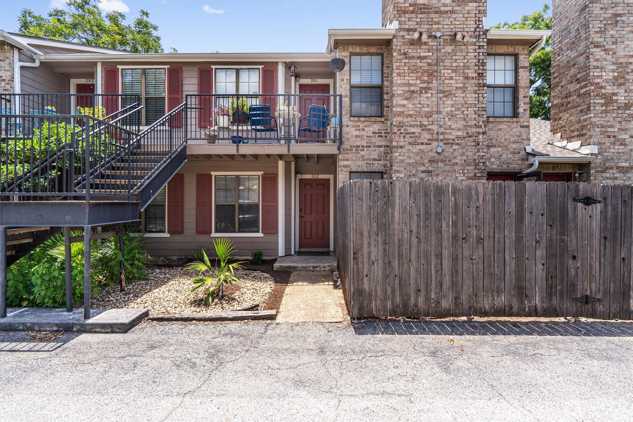 2907 Pearl St Unit 102 — photo