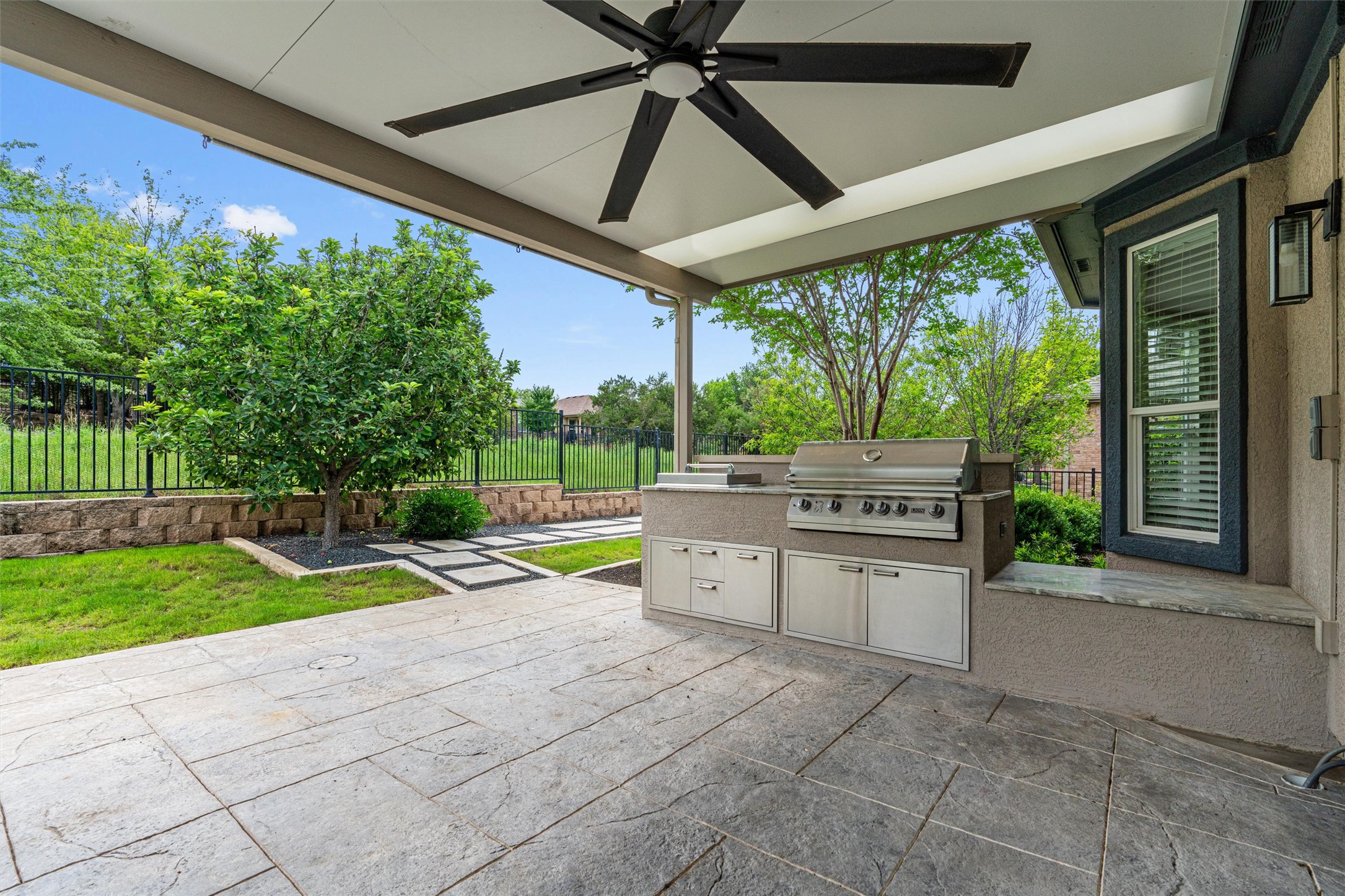 509 Davis Mountain Cir — photo